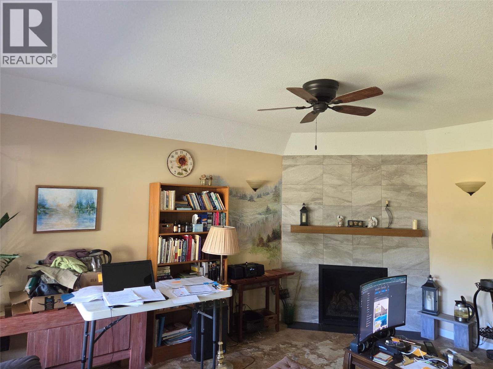 425 3rd Avenue, Keremeos