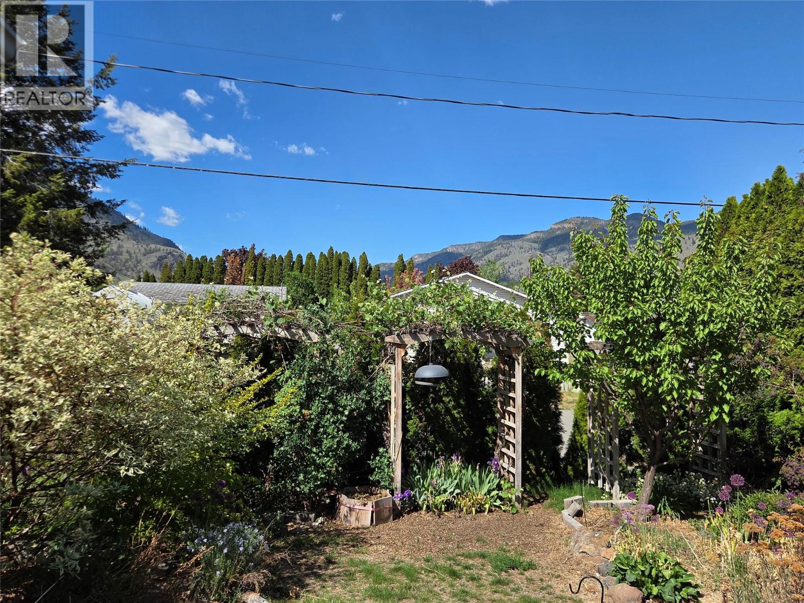 425 3rd Avenue, Keremeos