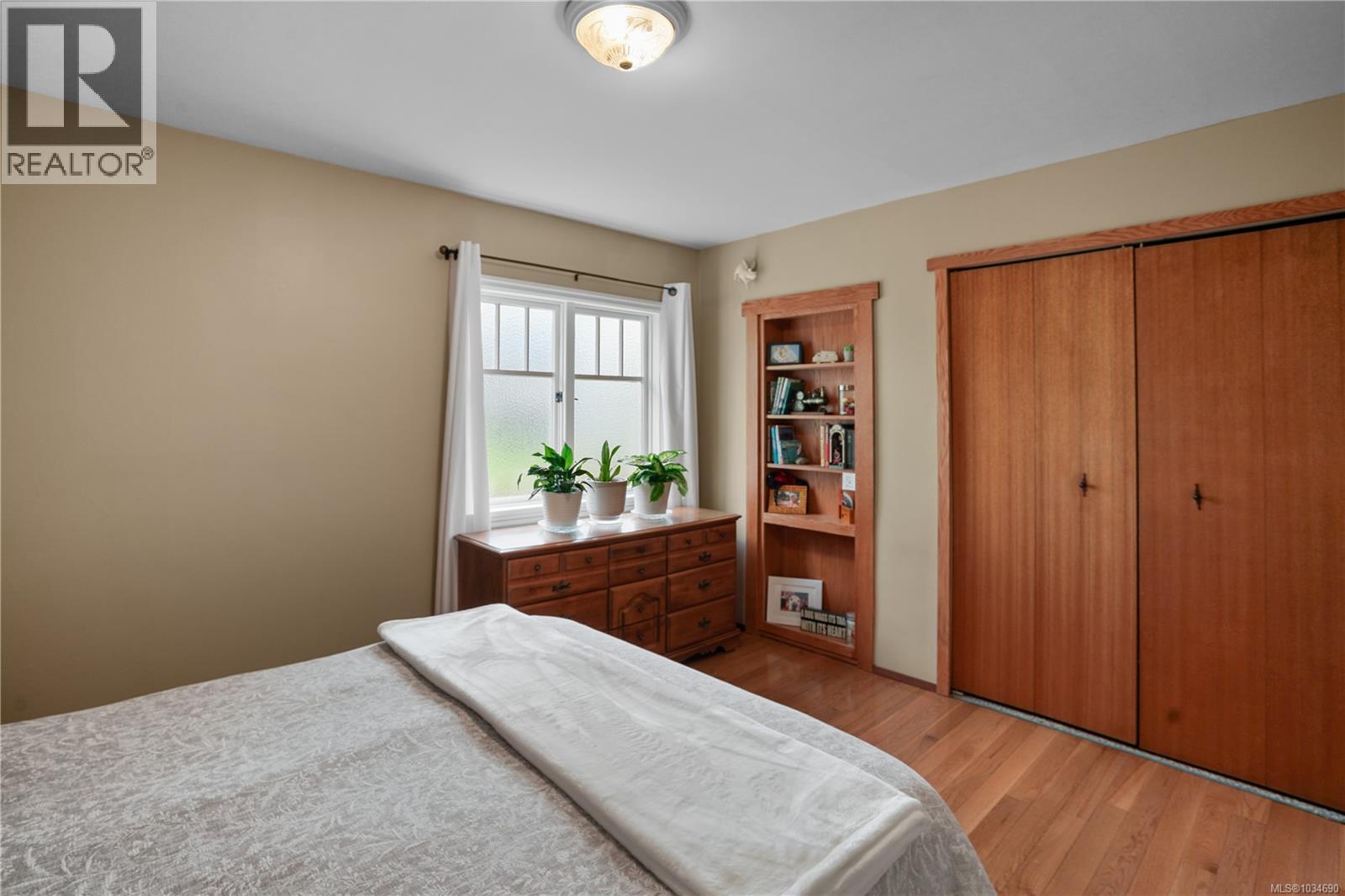  180 Island Highway, View Royal