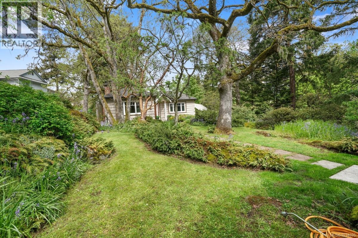  180 Island Highway, View Royal