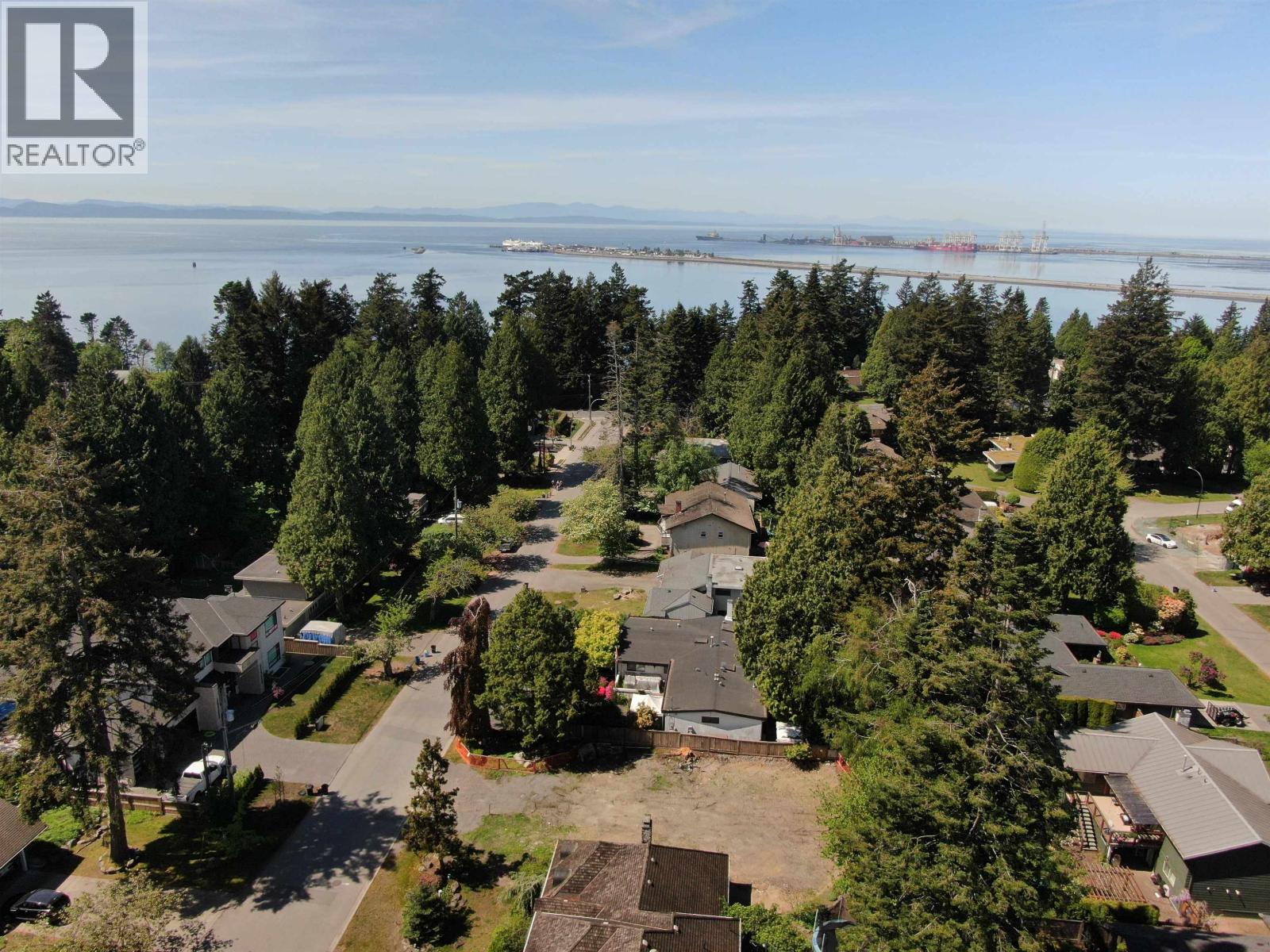 4885 5 Avenue - main photo