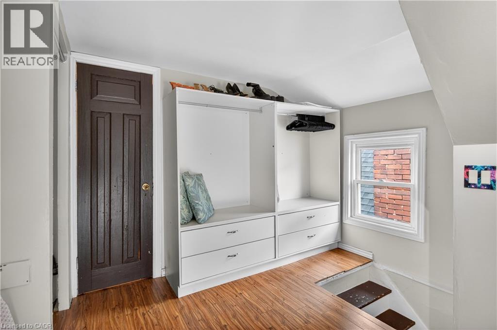 209 GLENDALE Avenue N - 33