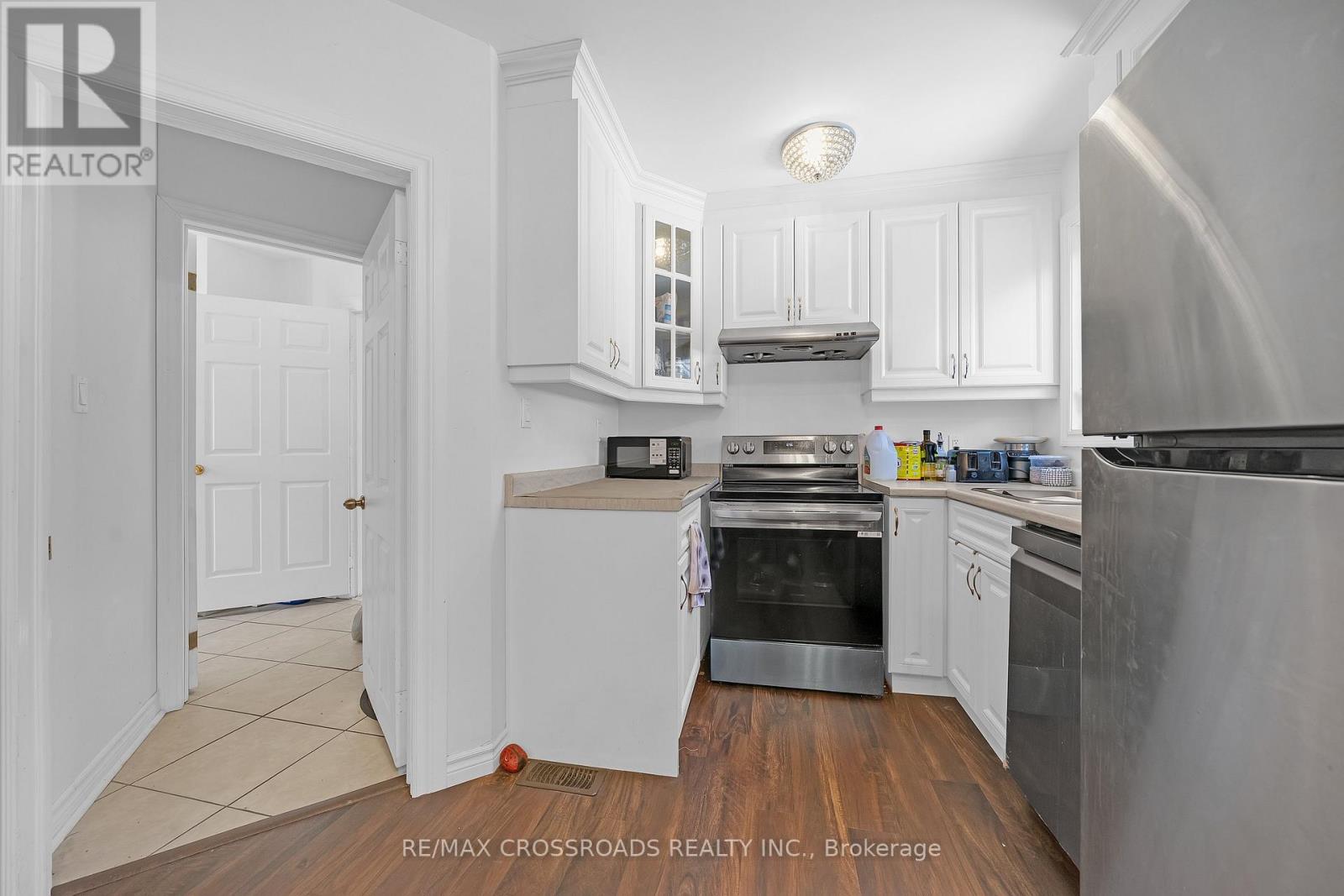 111 ELGIN STREET W - 11