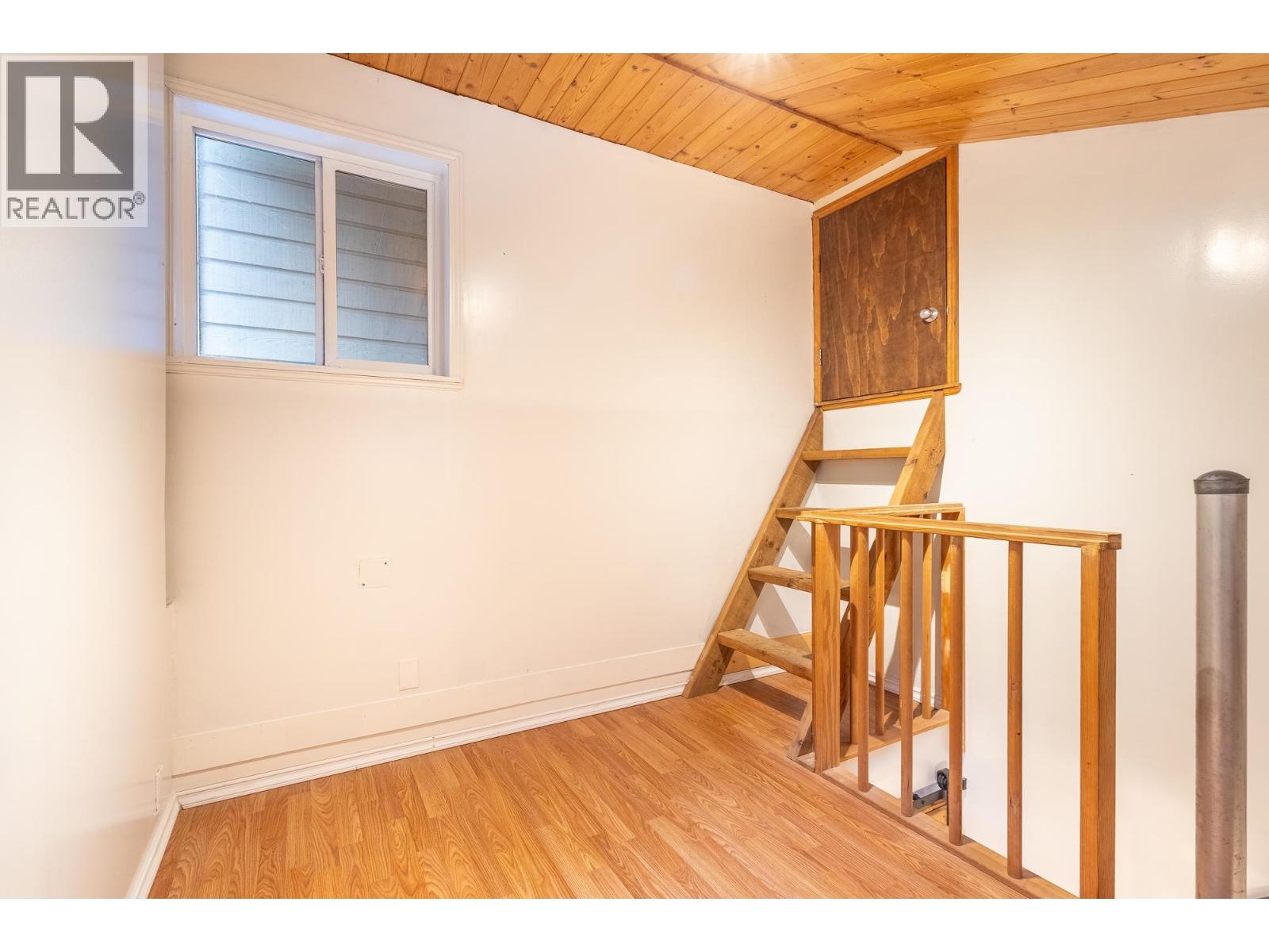 914 GOWER POINT ROAD, Gibsons