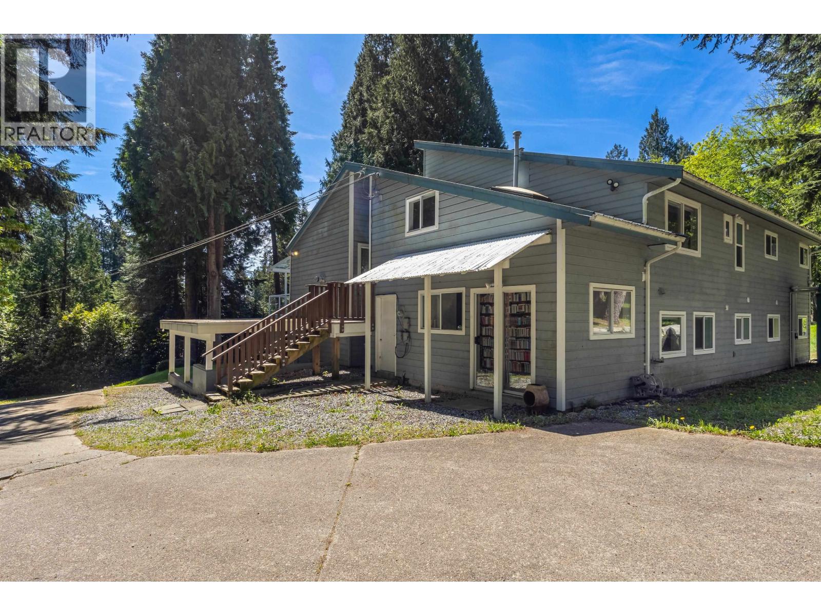 914 GOWER POINT ROAD, Gibsons