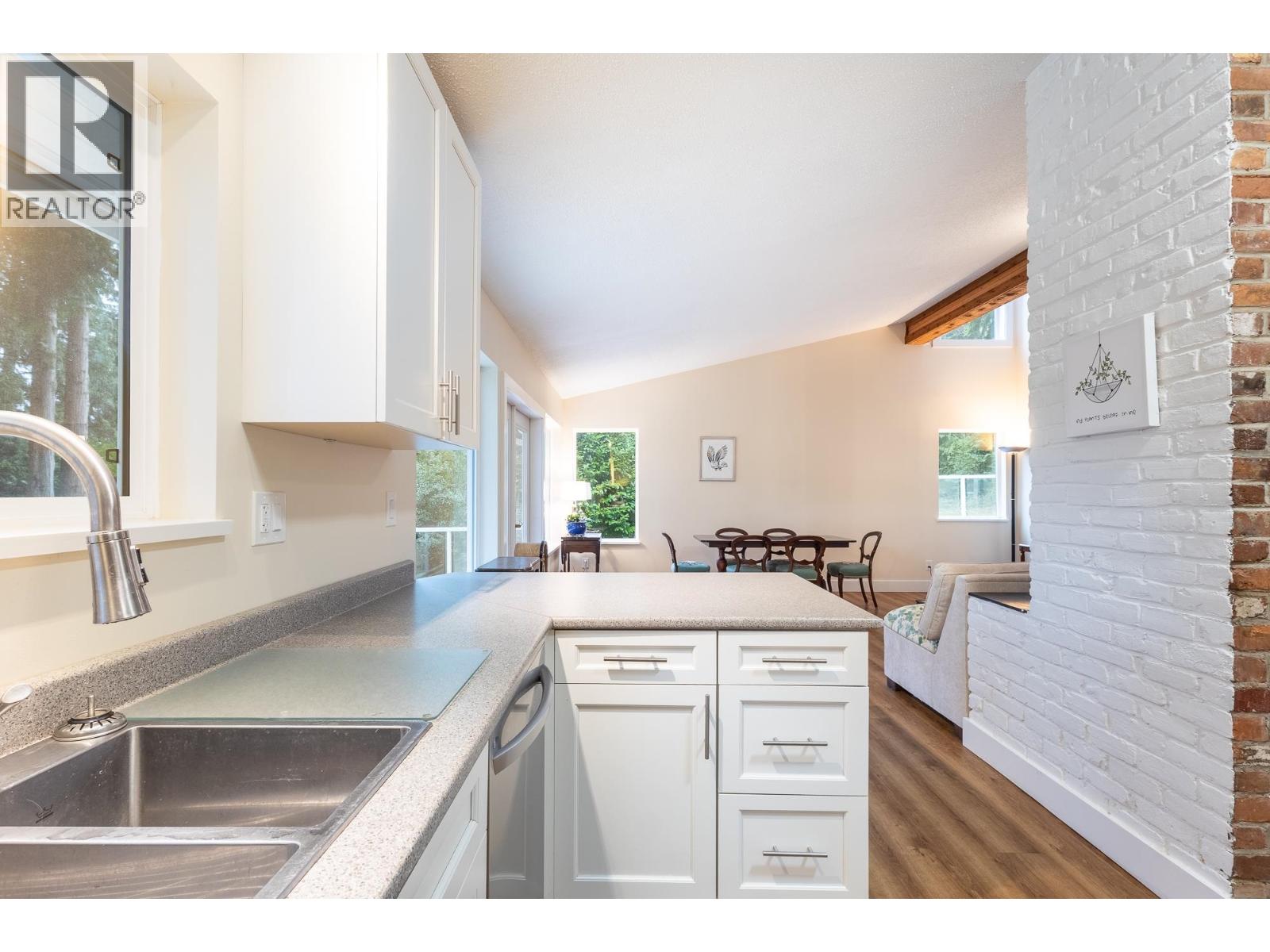 914 GOWER POINT ROAD, Gibsons