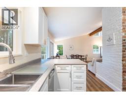 914 Gower Point Road, Gibsons, BC V0N1V3 Photo 6
