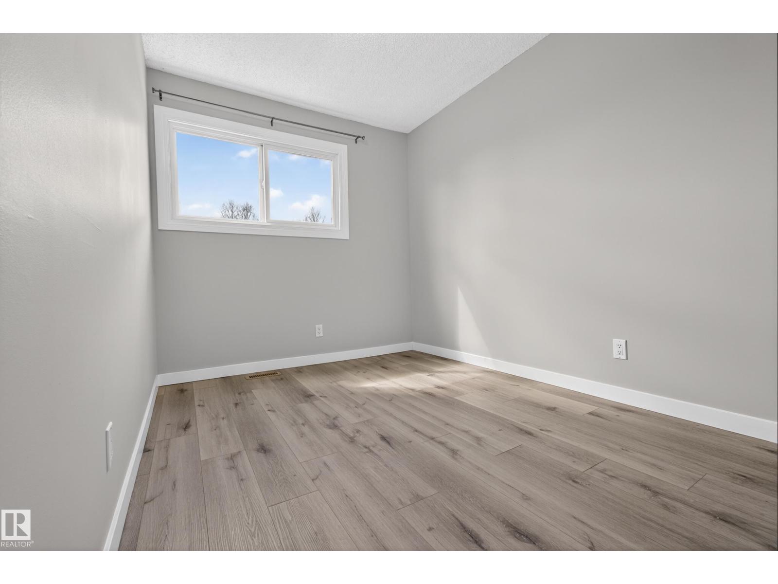 18 LAKEWOOD VG NW, Edmonton
