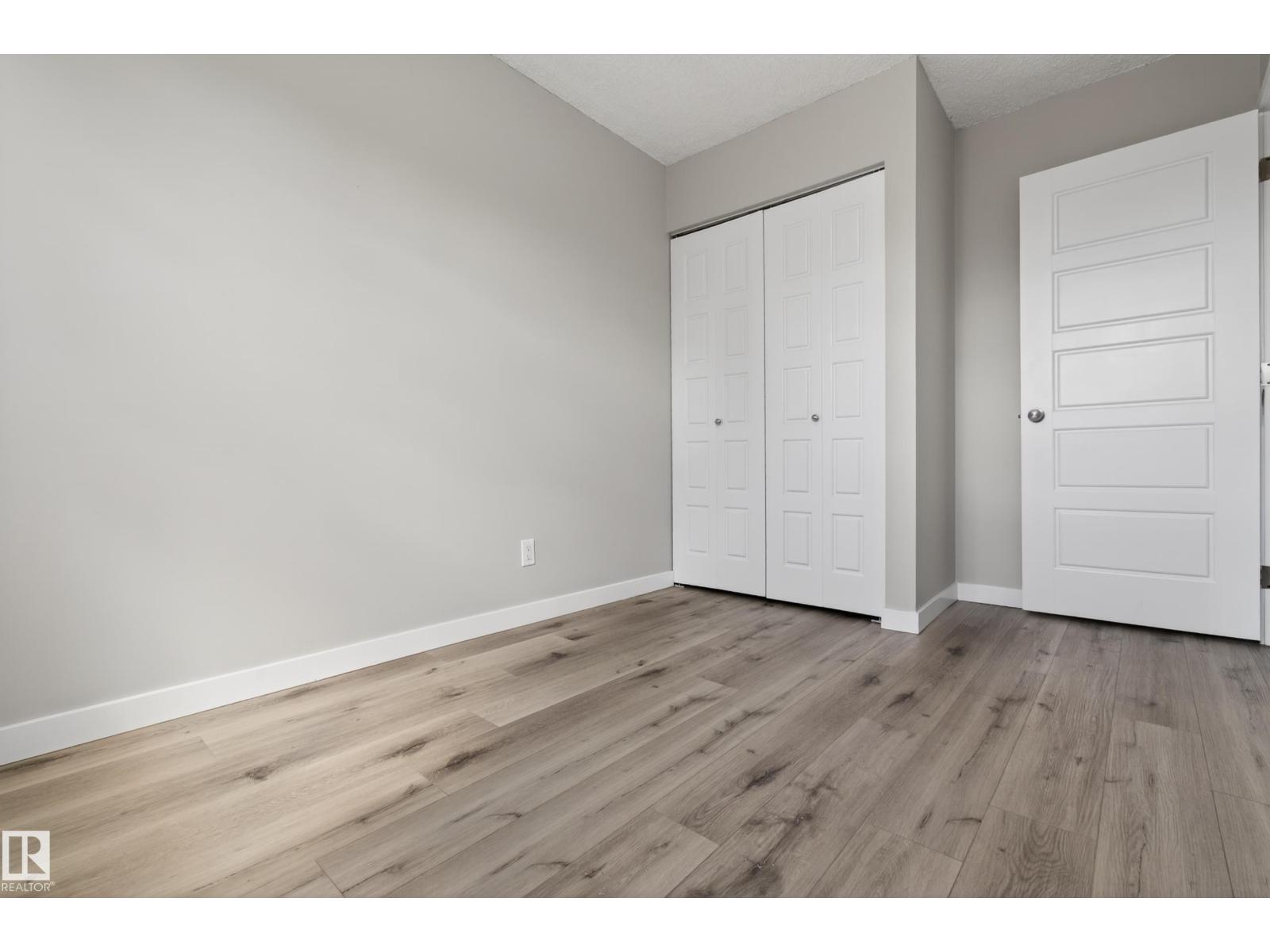 18 LAKEWOOD VG NW, Edmonton