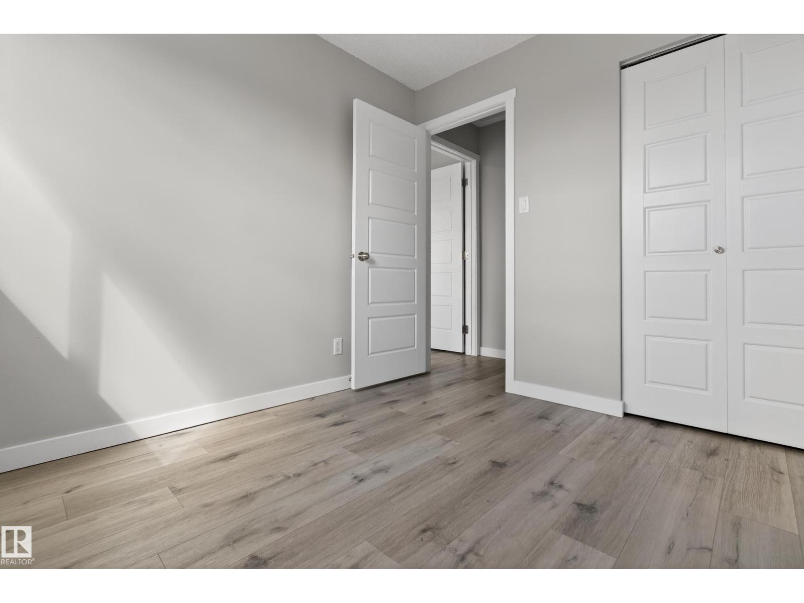 18 LAKEWOOD VG NW, Edmonton