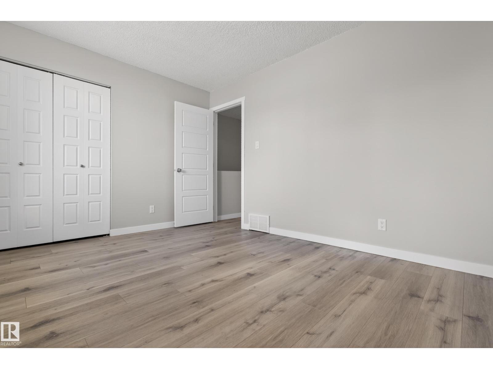 18 LAKEWOOD VG NW, Edmonton
