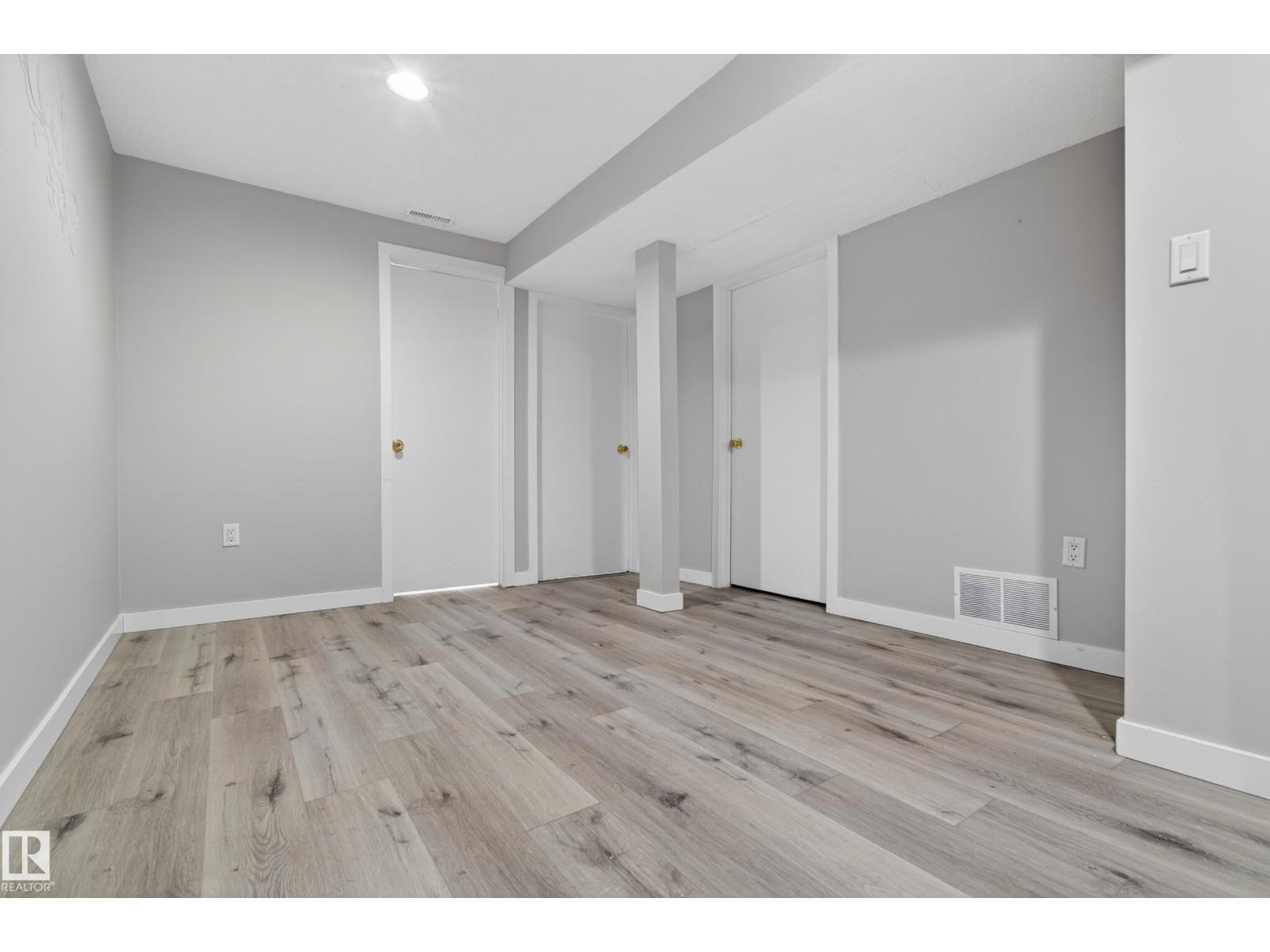 18 LAKEWOOD VG NW, Edmonton