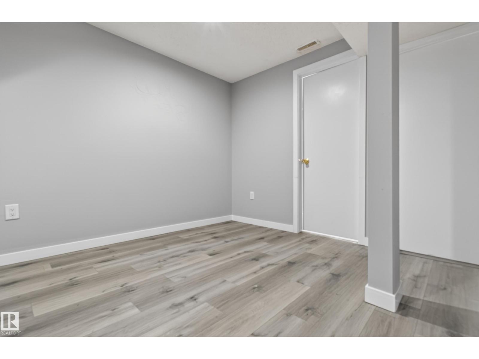 18 LAKEWOOD VG NW, Edmonton