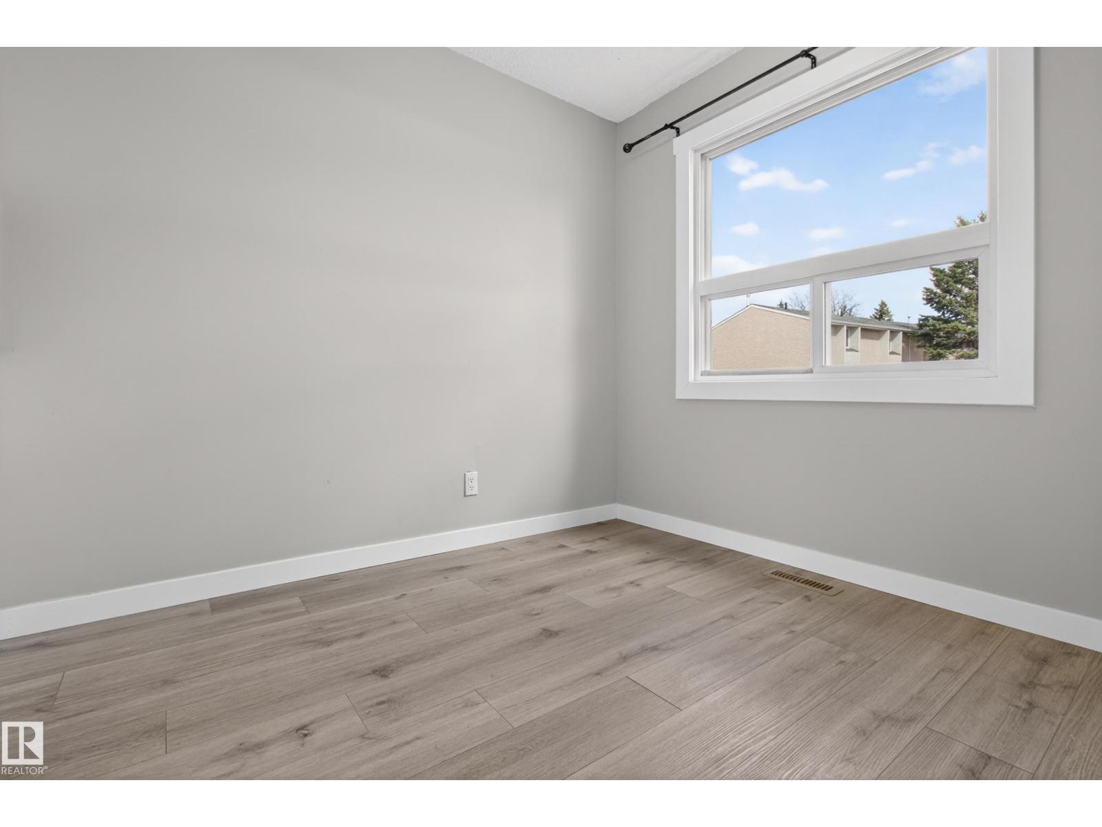 18 LAKEWOOD VG NW, Edmonton