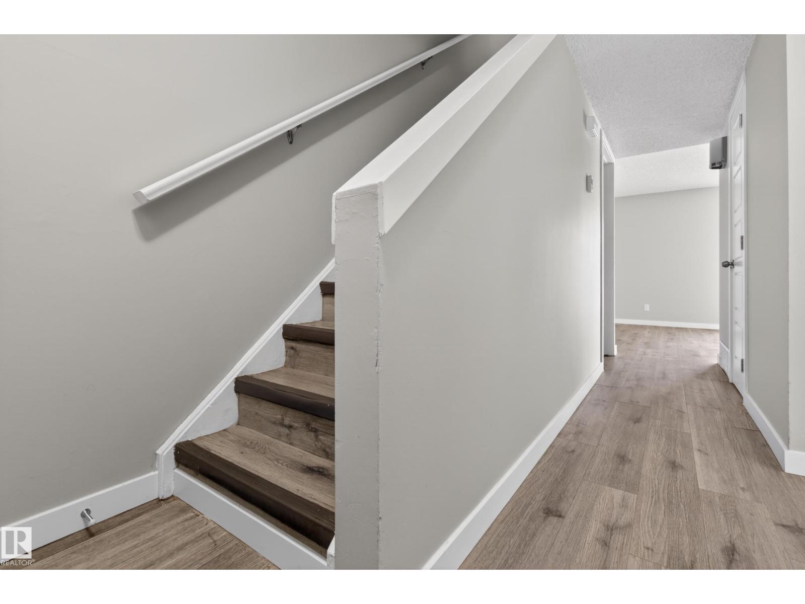 18 LAKEWOOD VG NW, Edmonton
