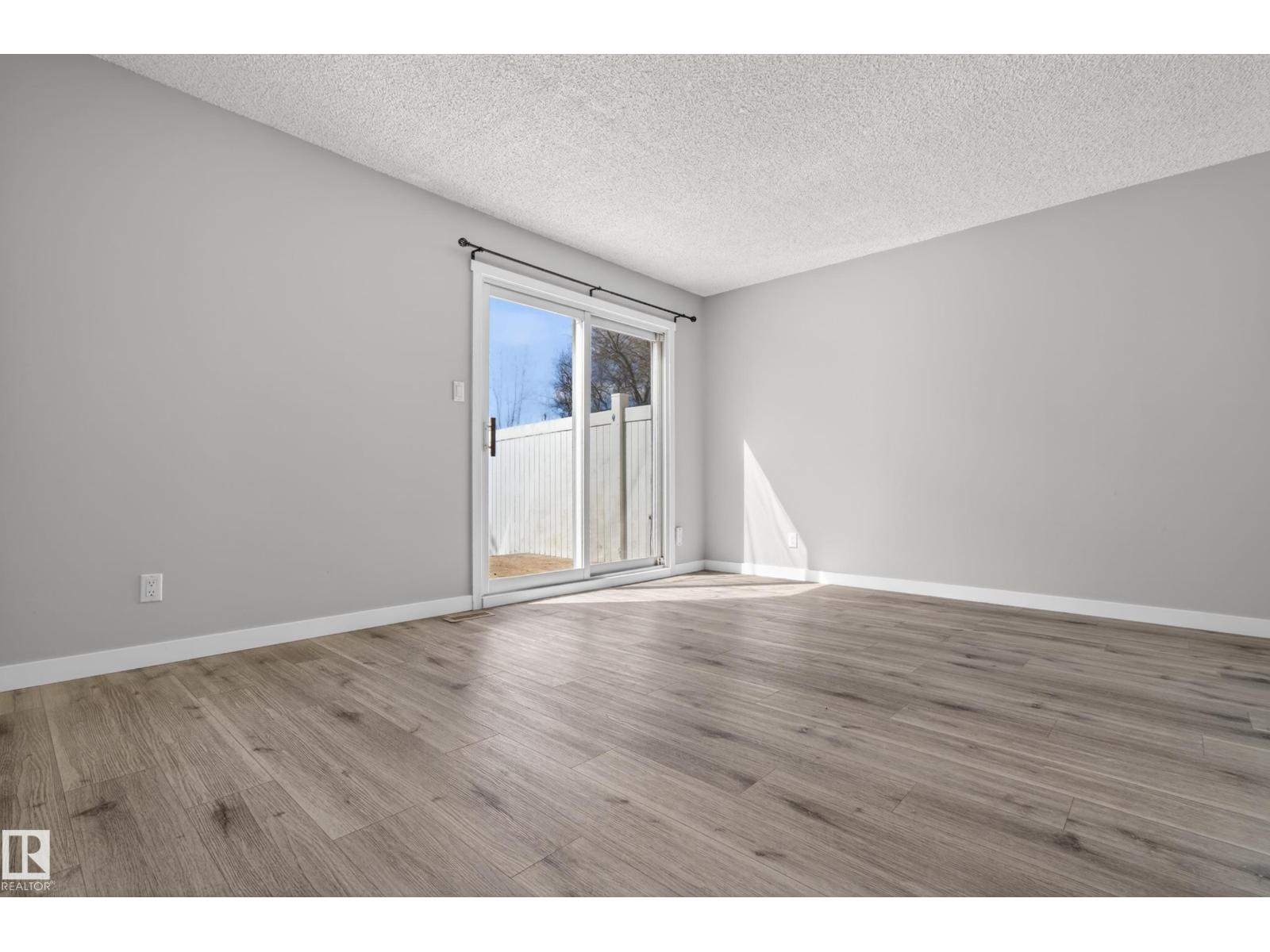 18 LAKEWOOD VG NW, Edmonton