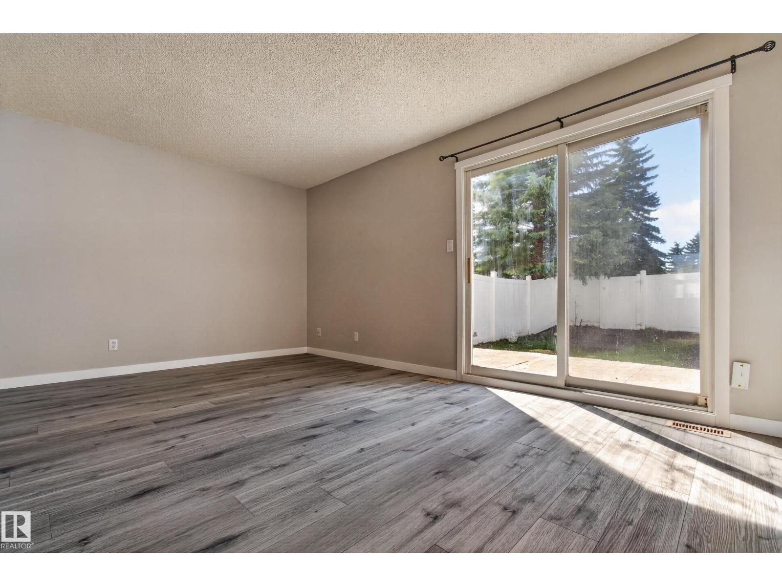 18 LAKEWOOD VG NW, Edmonton