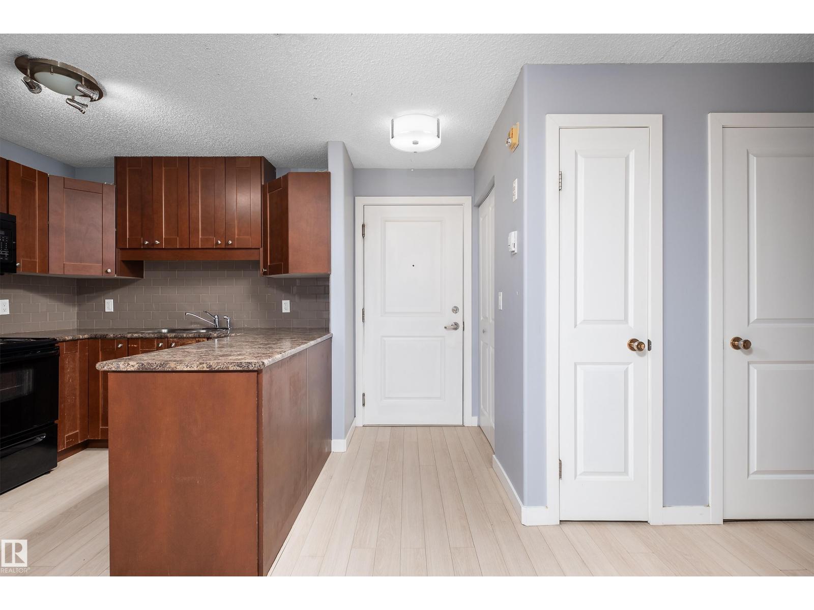 #405 10535 122 ST NW - 4
