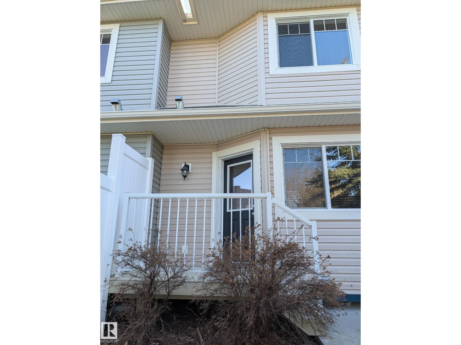#18 6032 38 AV NW - 40