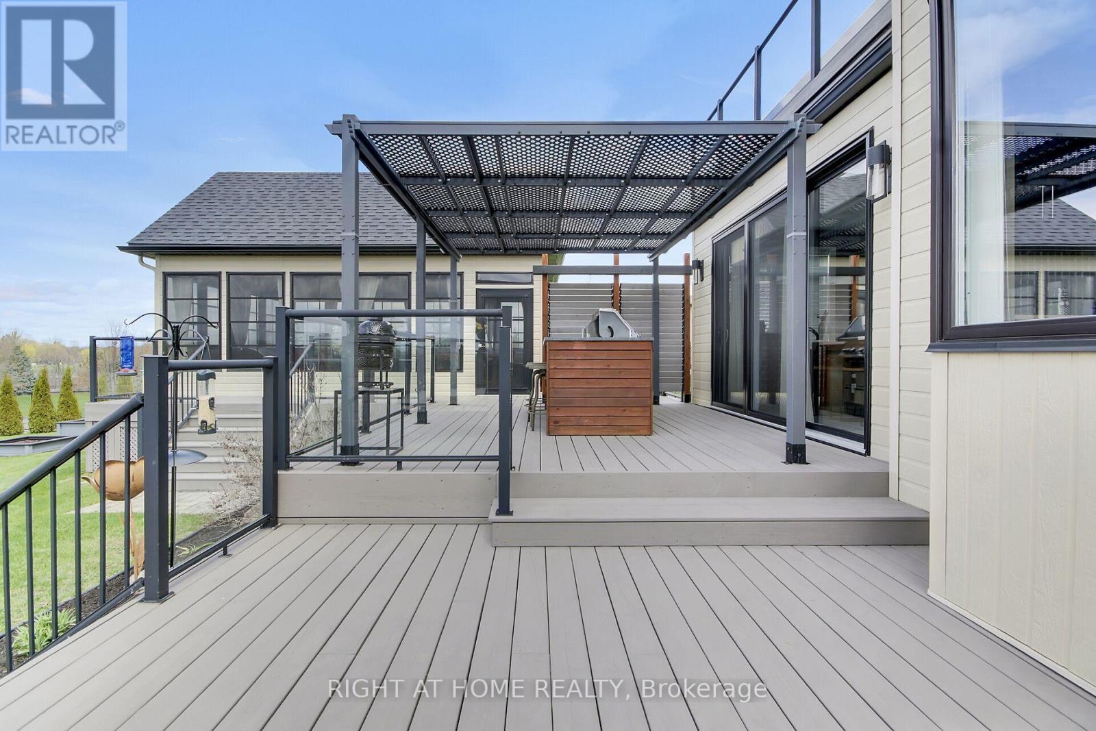105 RAVENVIEW WAY - 42