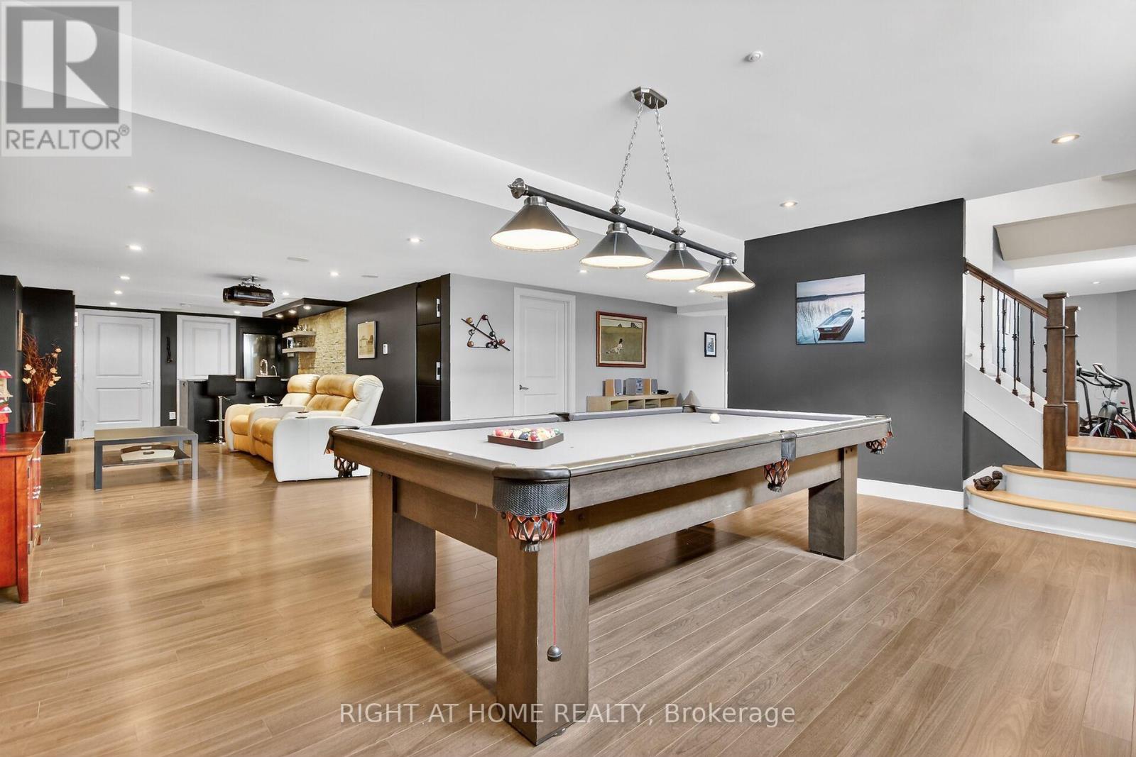 105 RAVENVIEW WAY - 34