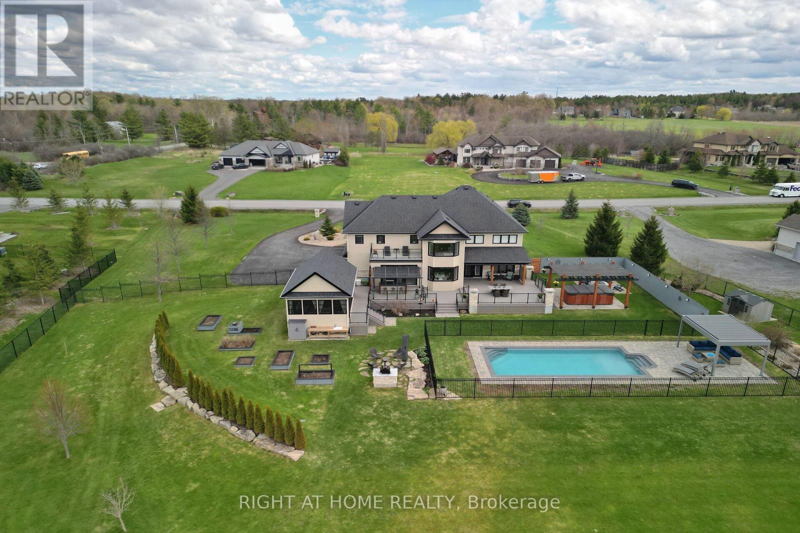 105 RAVENVIEW WAY - 50