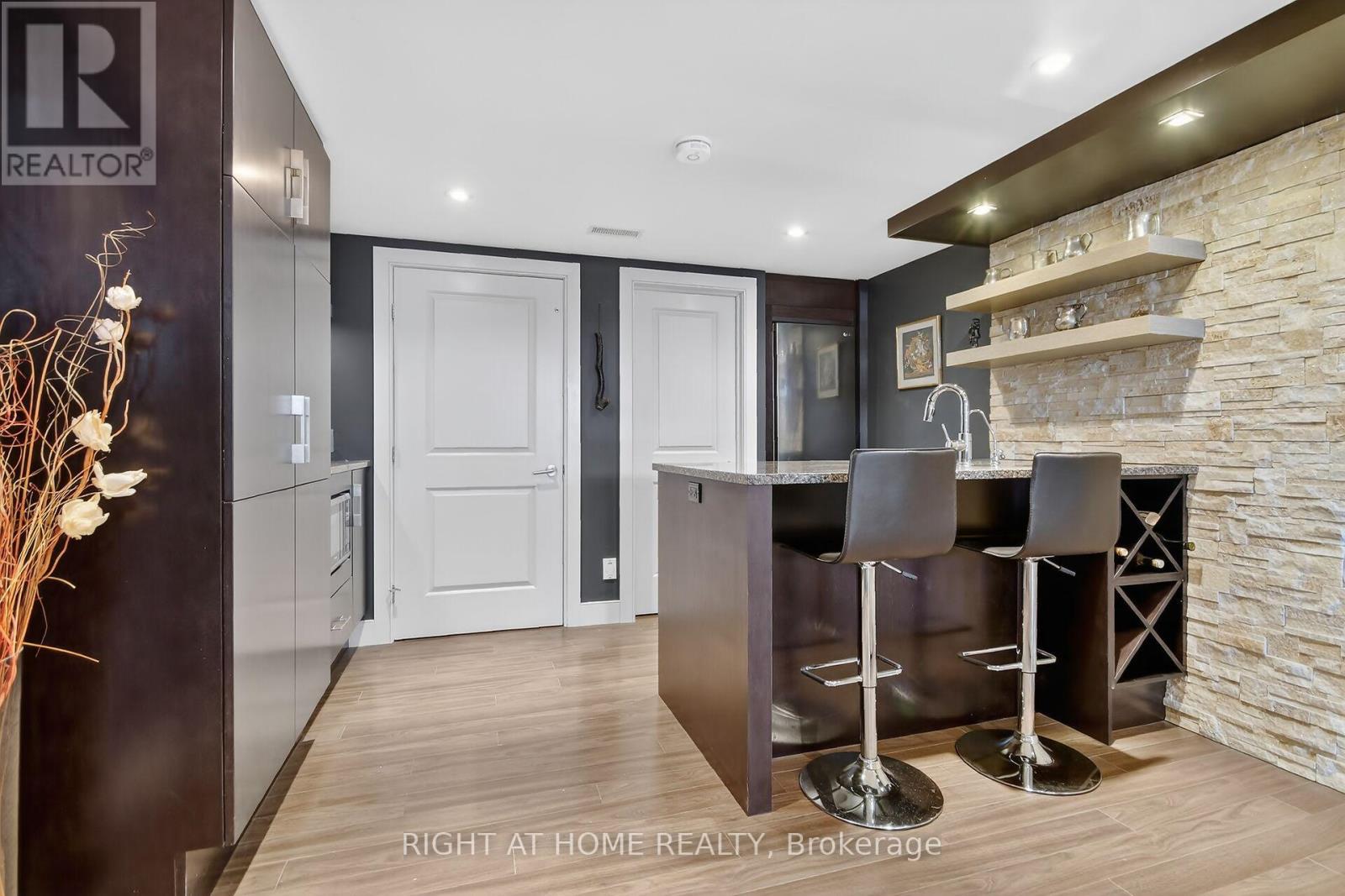 105 RAVENVIEW WAY - 36
