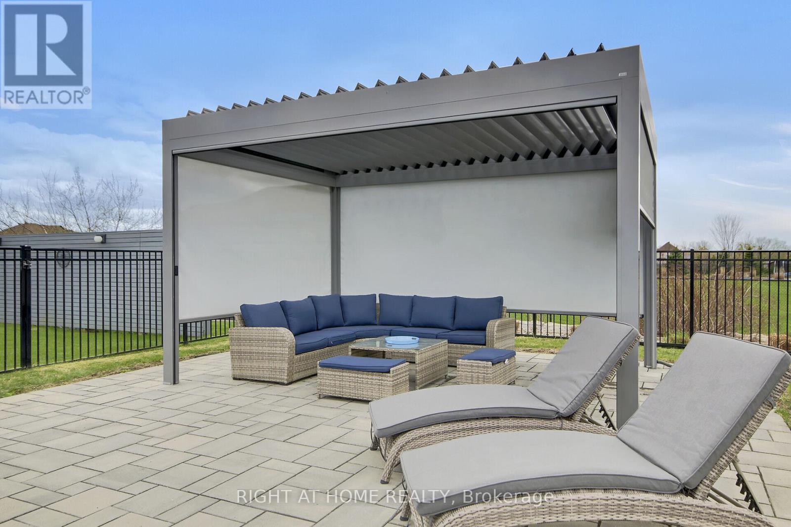 105 RAVENVIEW WAY - 45
