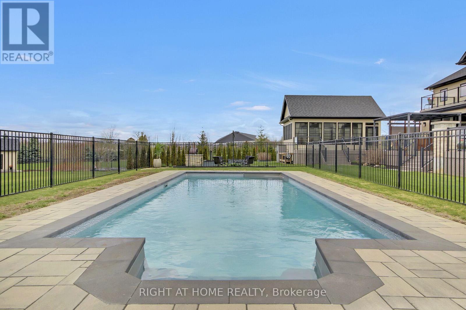 105 RAVENVIEW WAY - 47