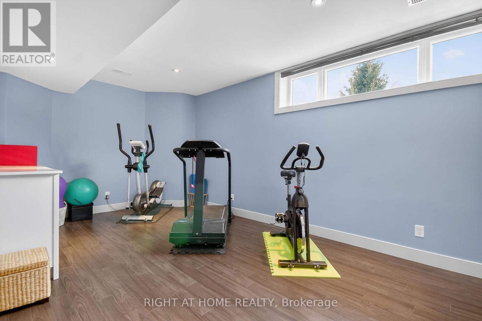 105 RAVENVIEW WAY - 37