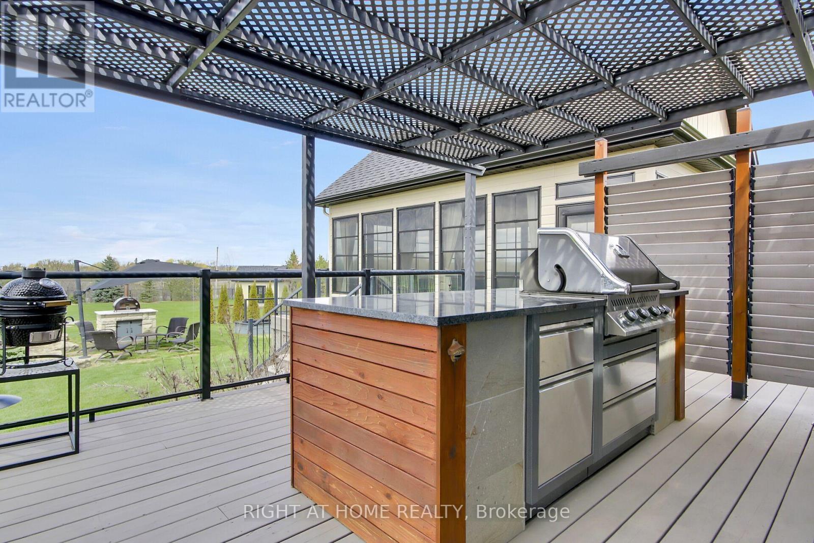 105 RAVENVIEW WAY - 39