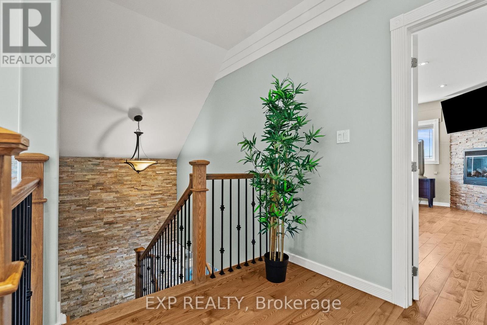 102 ALLBIRCH ROAD - 31