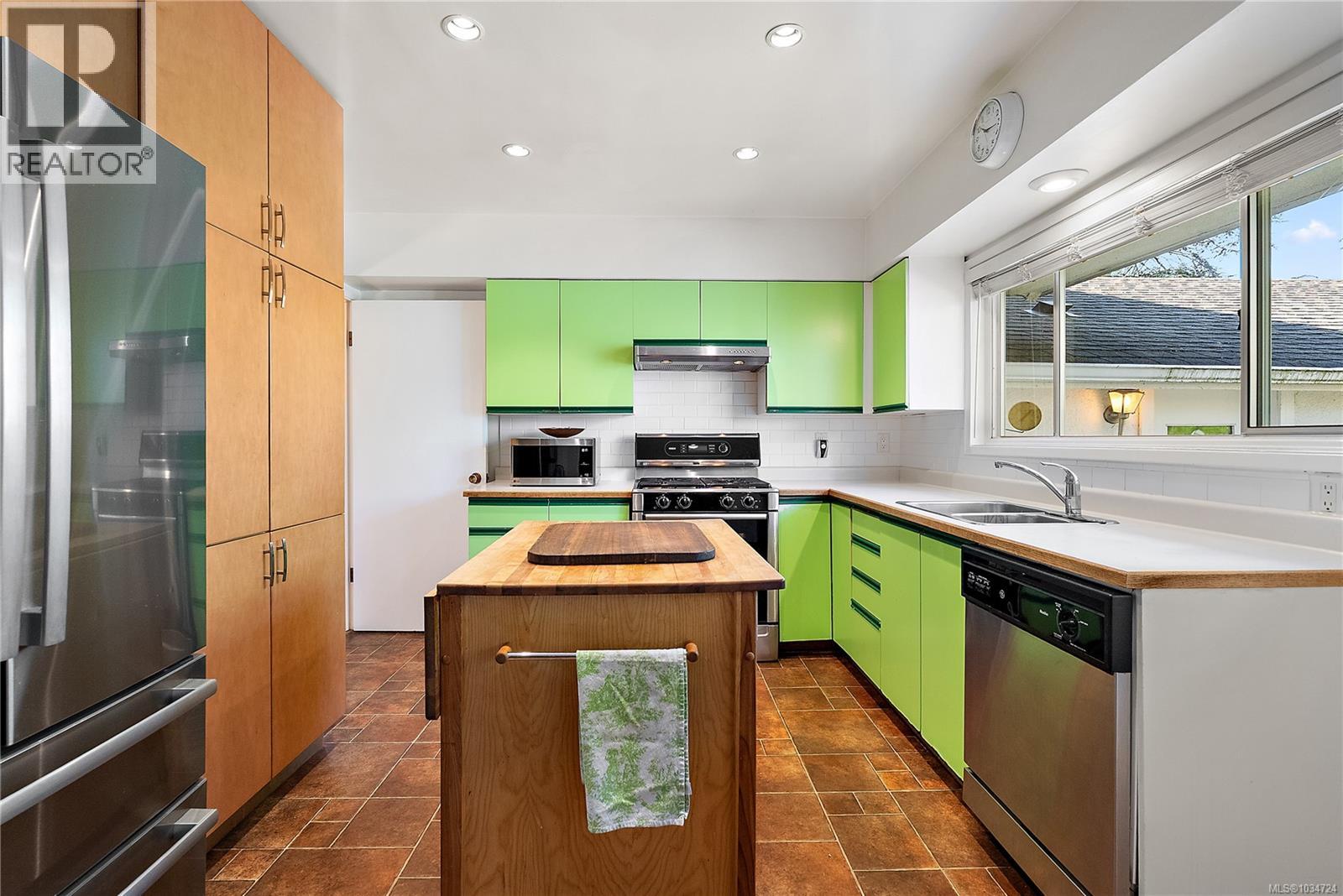 726 ROCKHEIGHTS Ave - 11