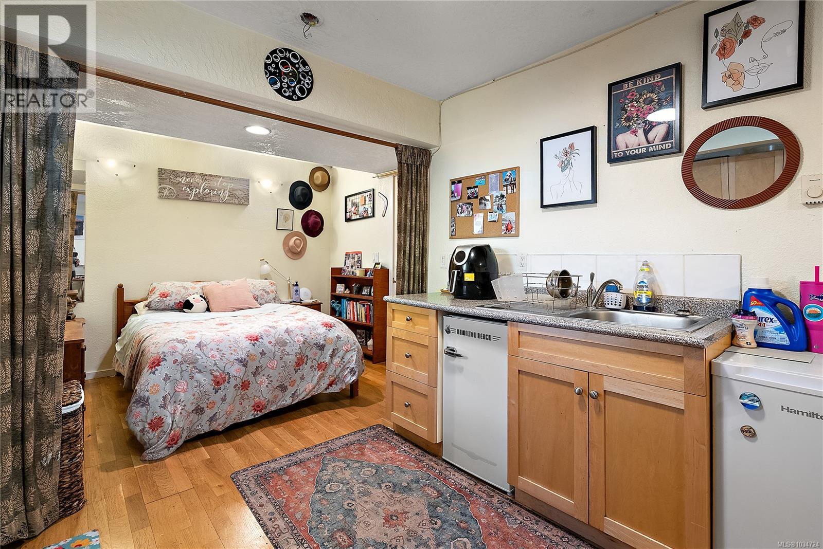 726 ROCKHEIGHTS Ave, Esquimalt