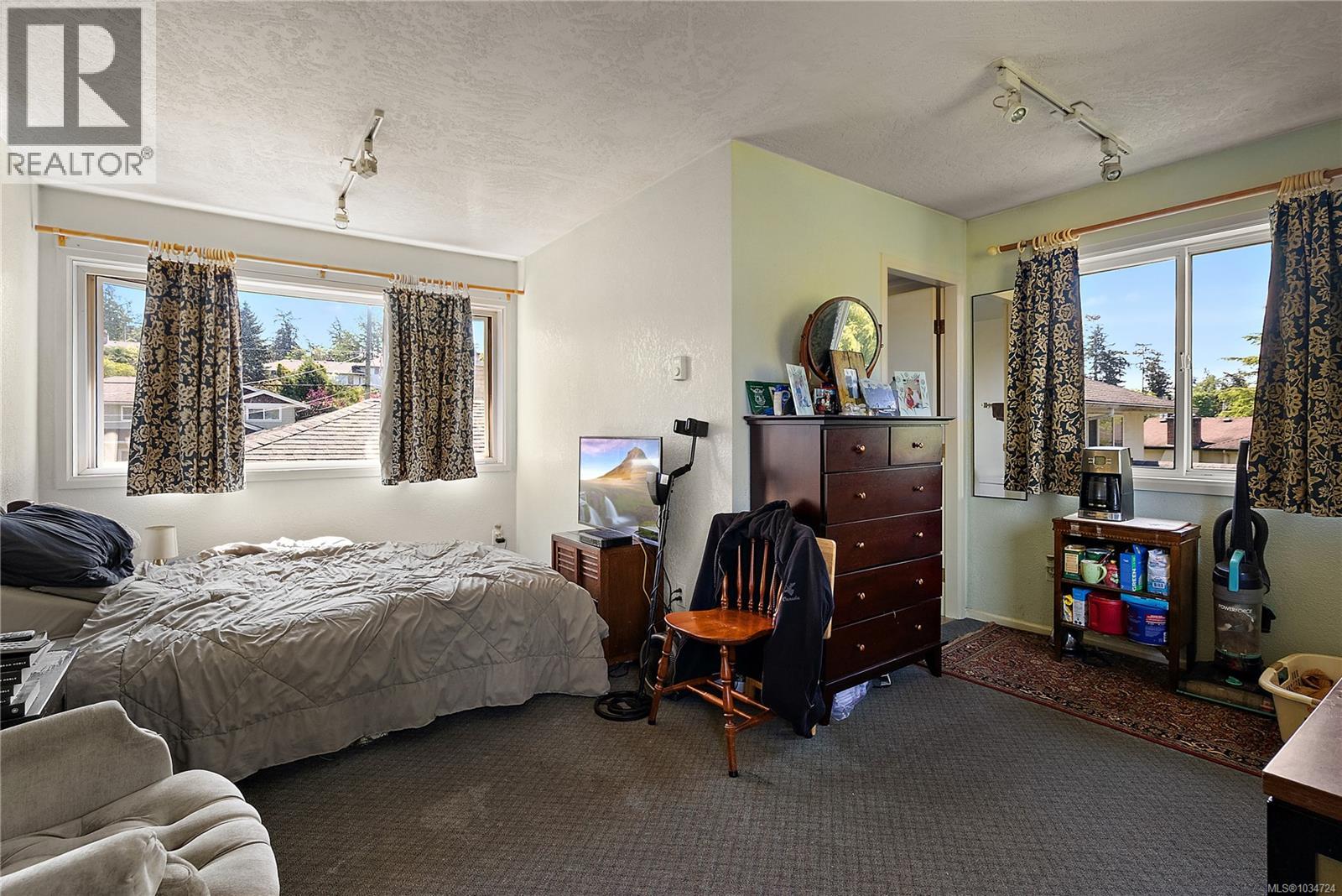 726 ROCKHEIGHTS Ave, Esquimalt