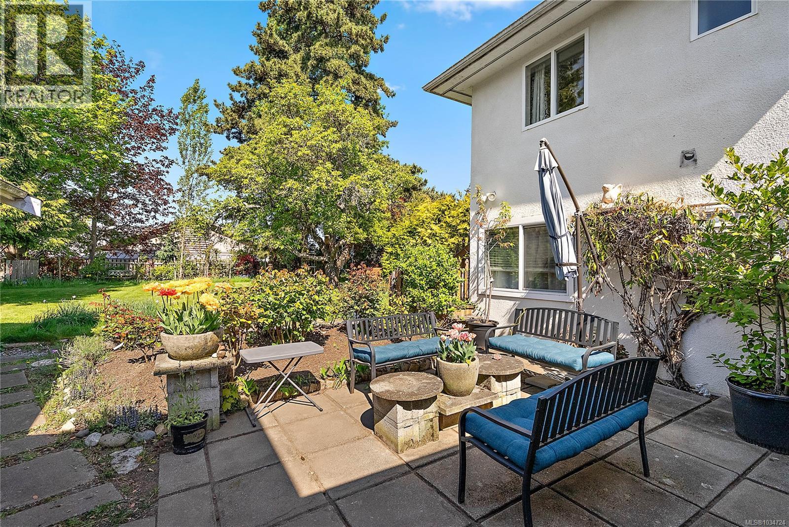 726 ROCKHEIGHTS Ave, Esquimalt