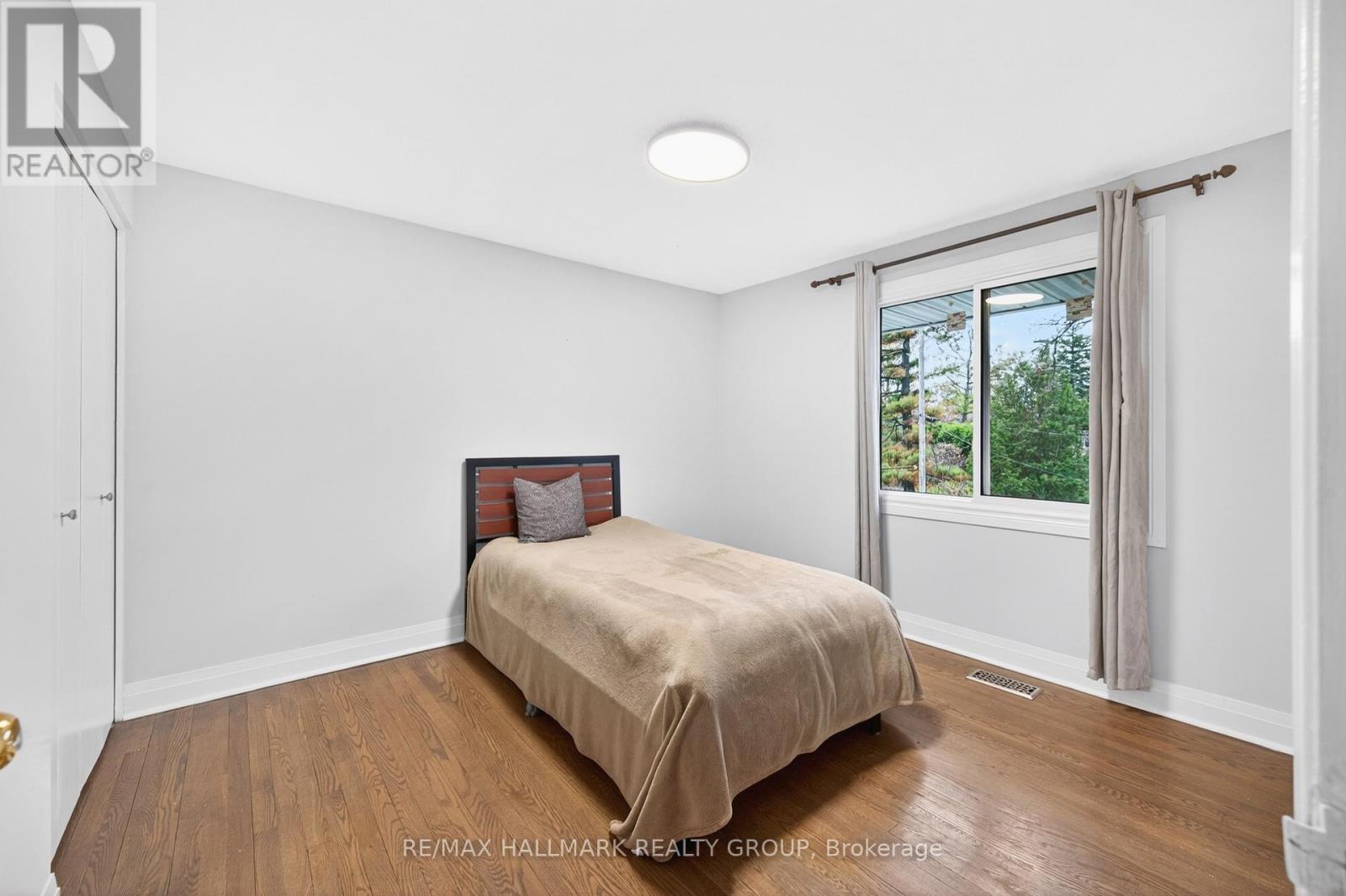 1930 SOUTHAMPTON COURT - 32