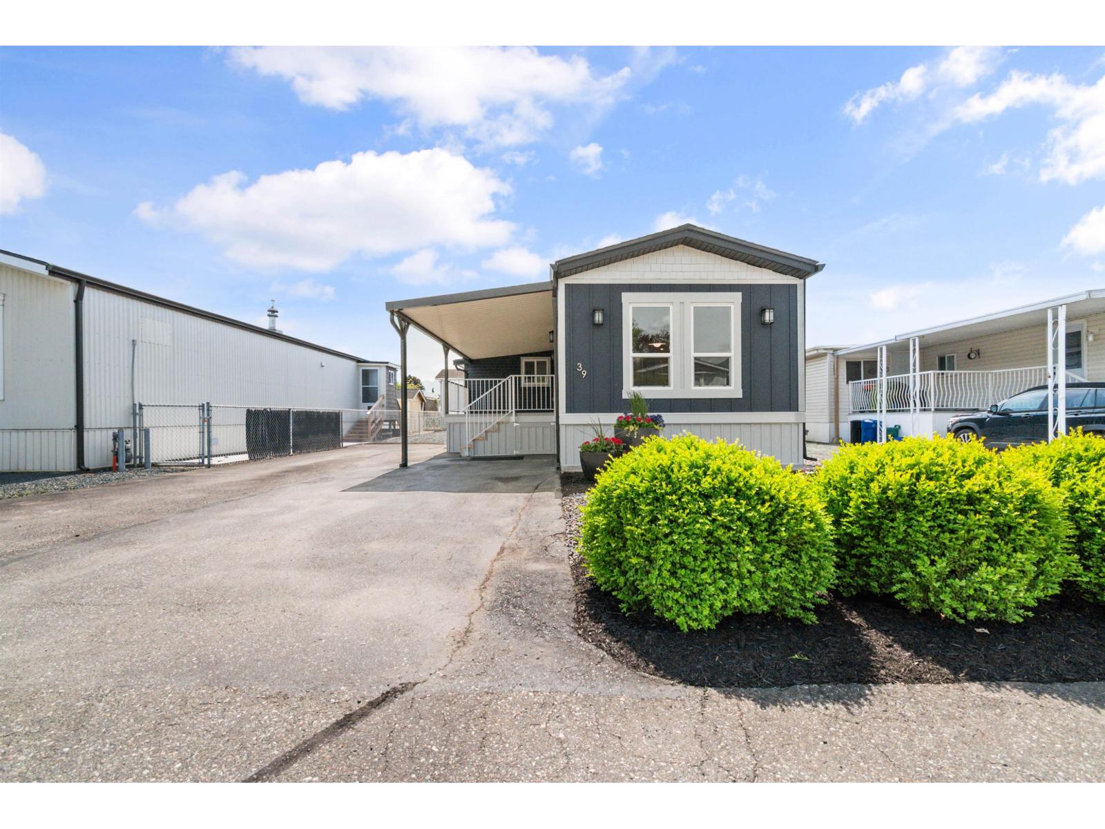 39 9055 ASHWELL ROAD, Lower Landing