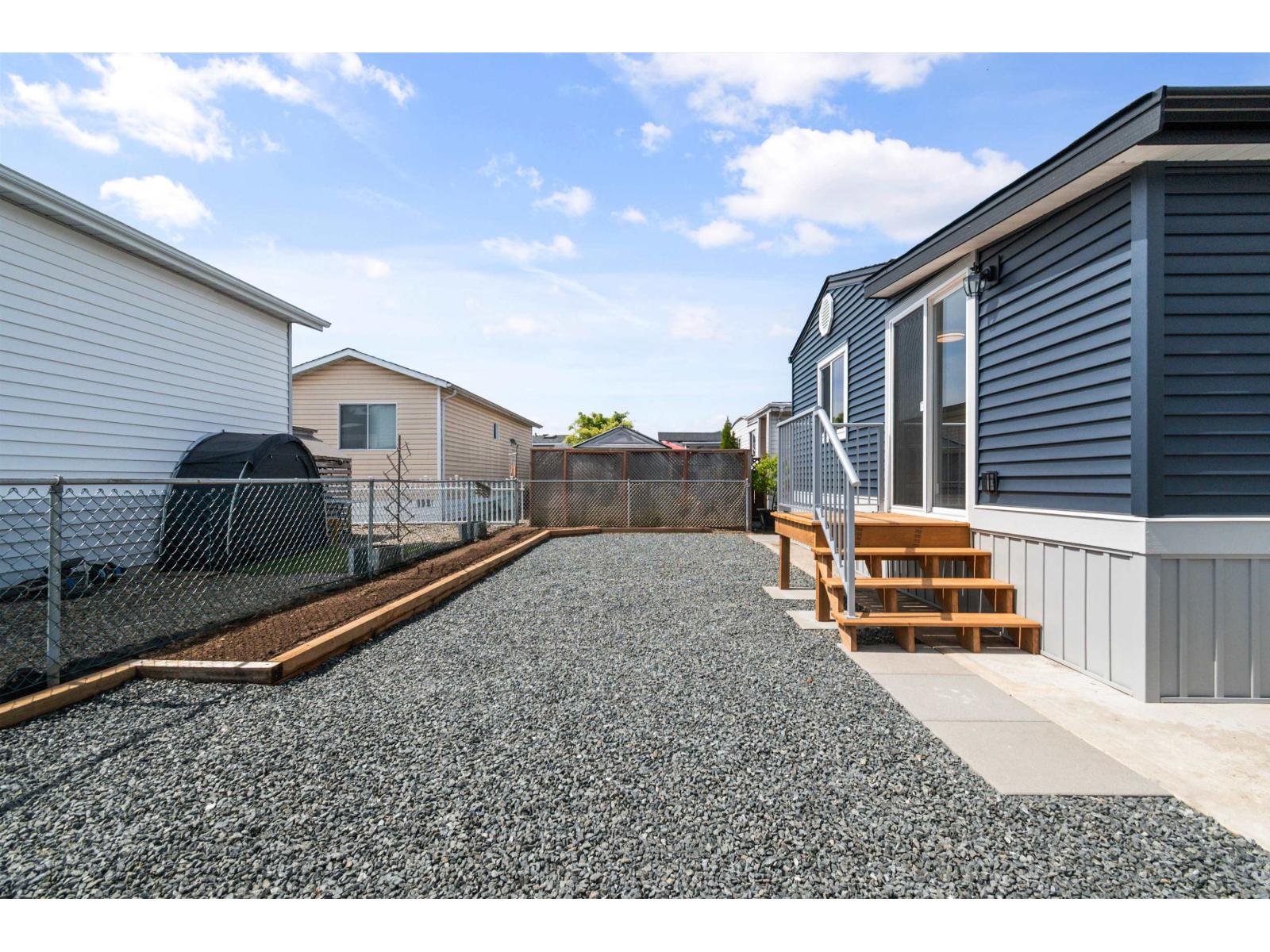 39 9055 ASHWELL ROAD, Lower Landing