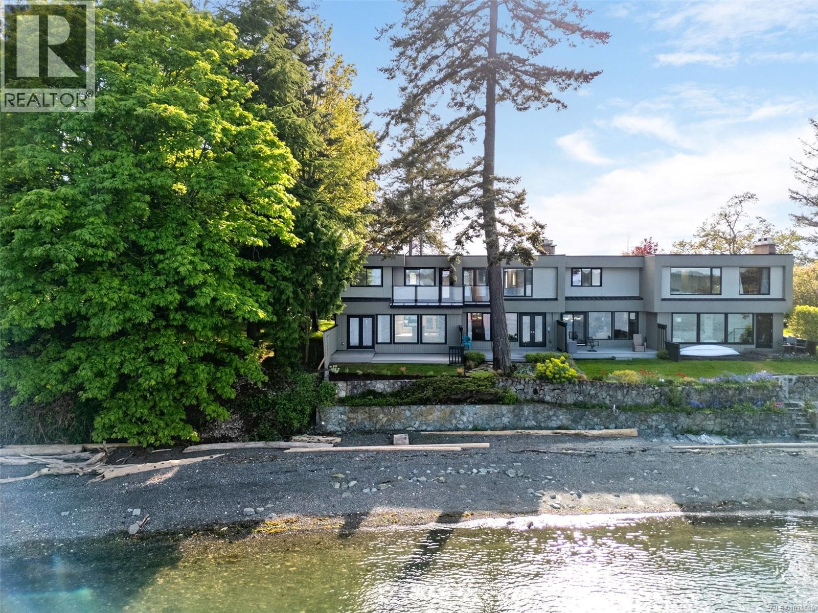 #16 2330 Harbour Rd - Image 2