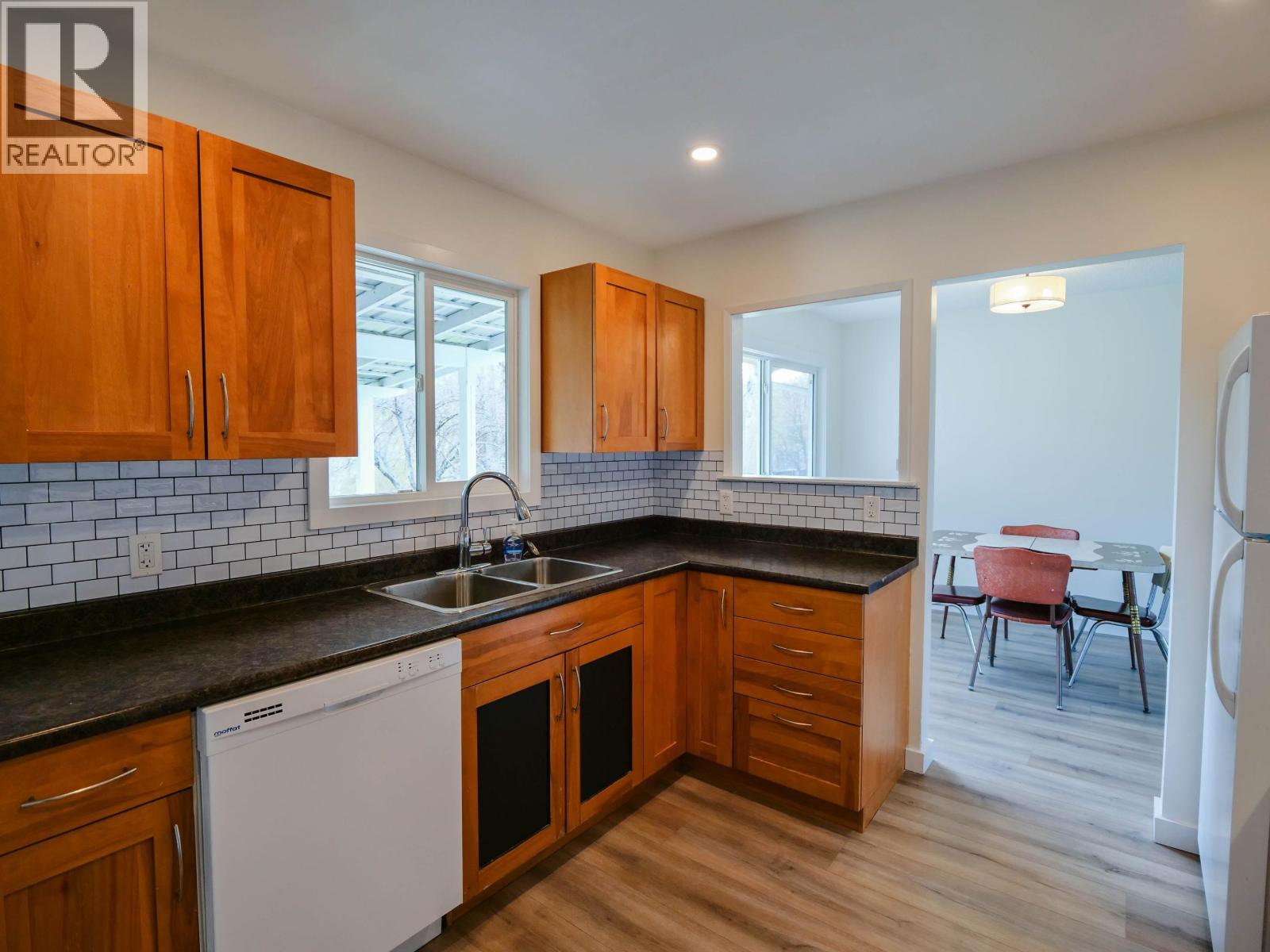 1324 MOFFAT AVENUE - 13