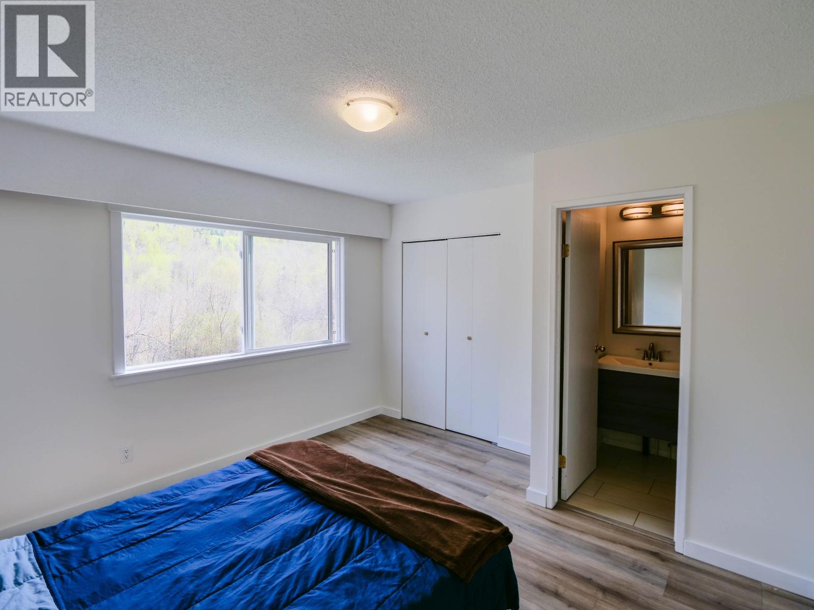 1324 MOFFAT AVENUE - 27