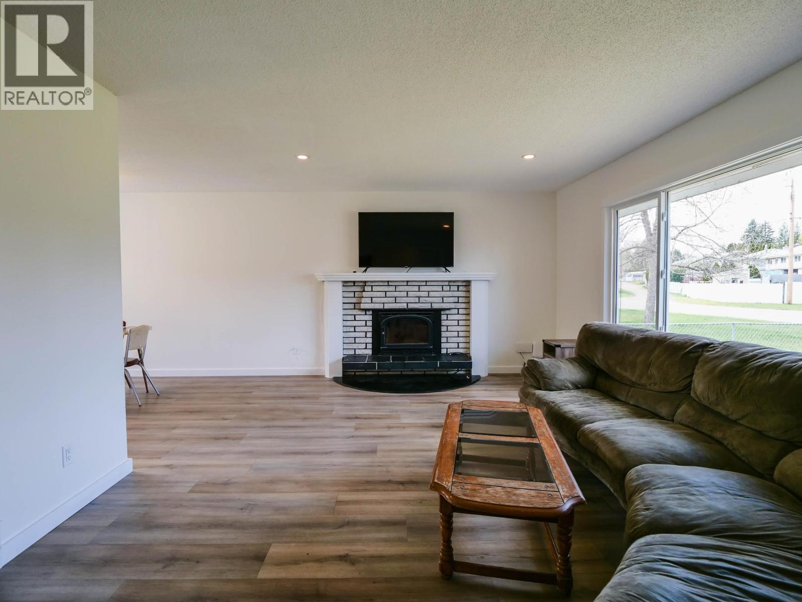 1324 MOFFAT AVENUE - Image 3