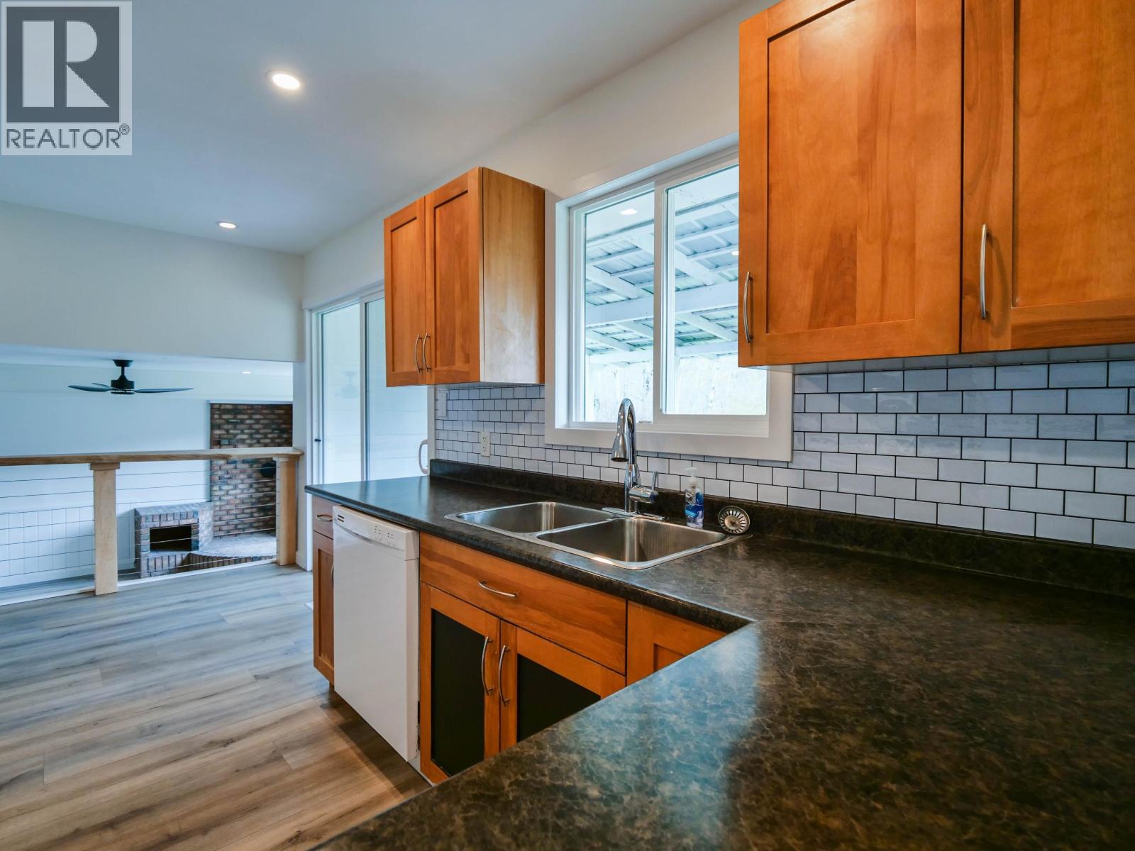 1324 MOFFAT AVENUE - 14