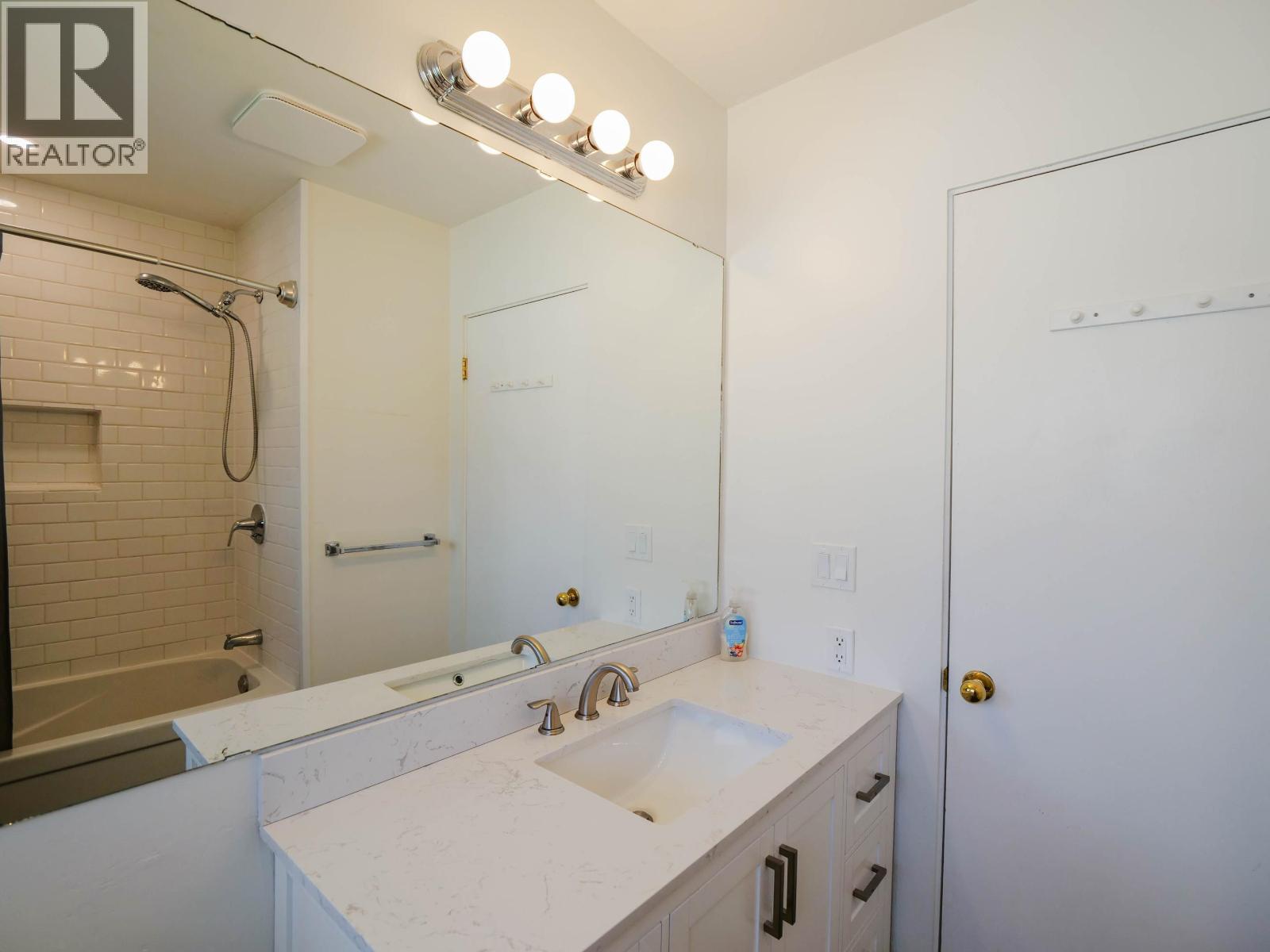 1324 MOFFAT AVENUE - 25