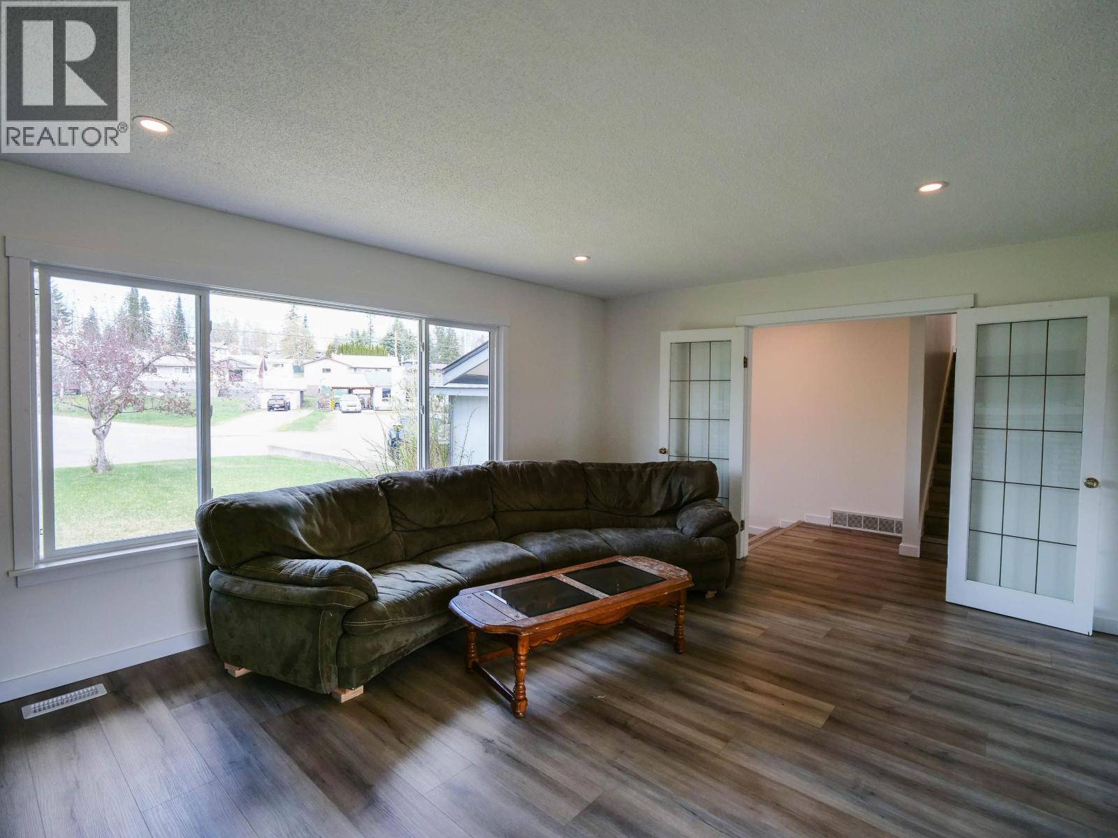 1324 MOFFAT AVENUE - 5
