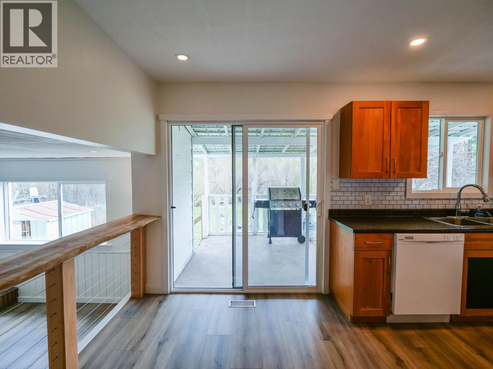 1324 MOFFAT AVENUE - 11