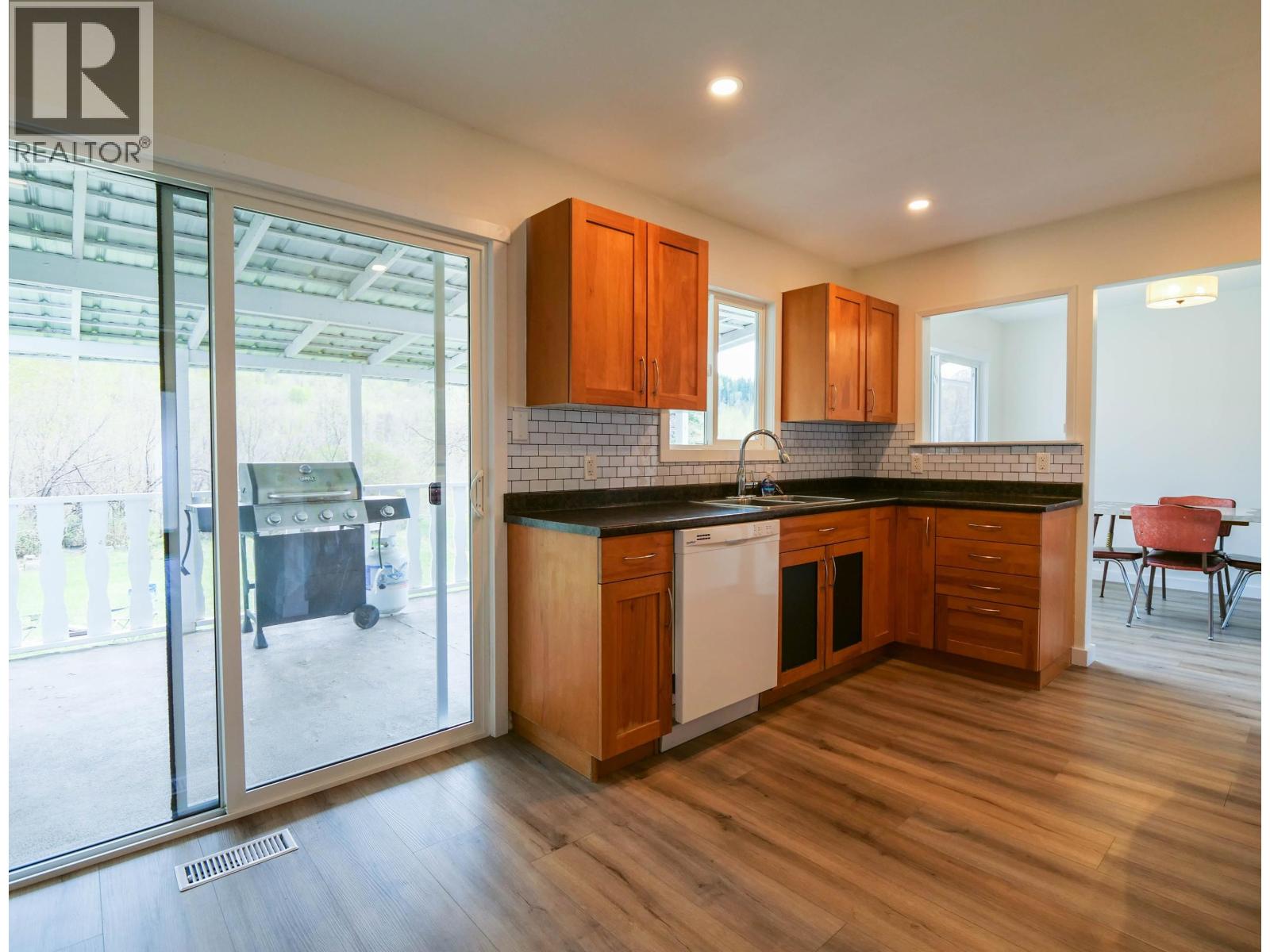 1324 MOFFAT AVENUE - 16
