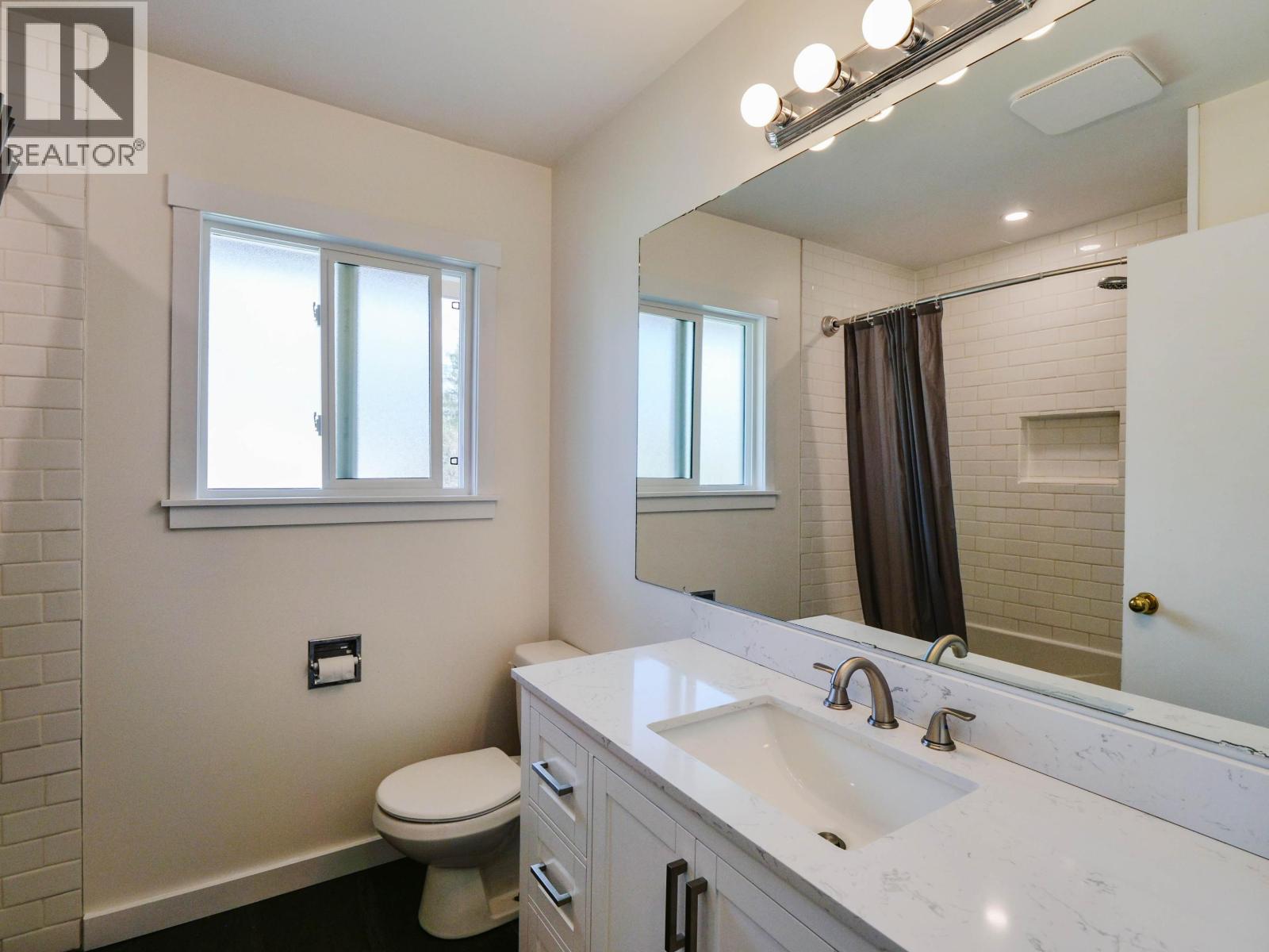 1324 MOFFAT AVENUE - 24