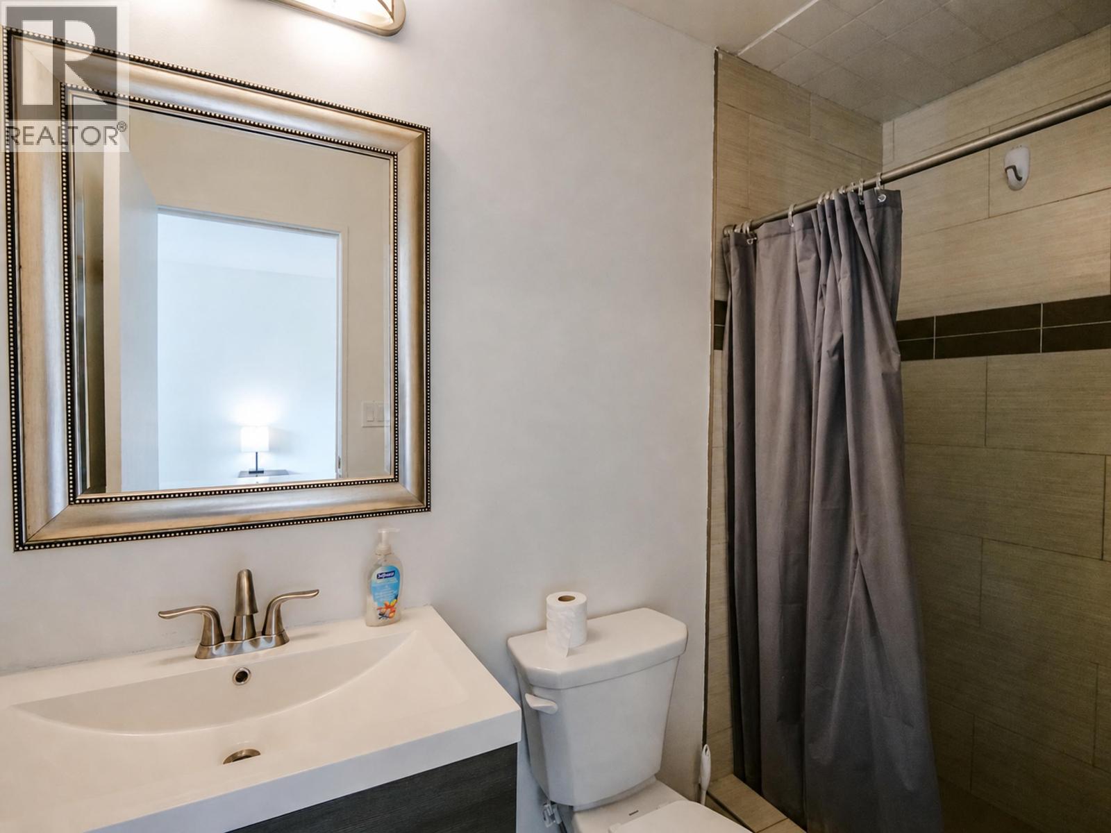 1324 MOFFAT AVENUE - 28